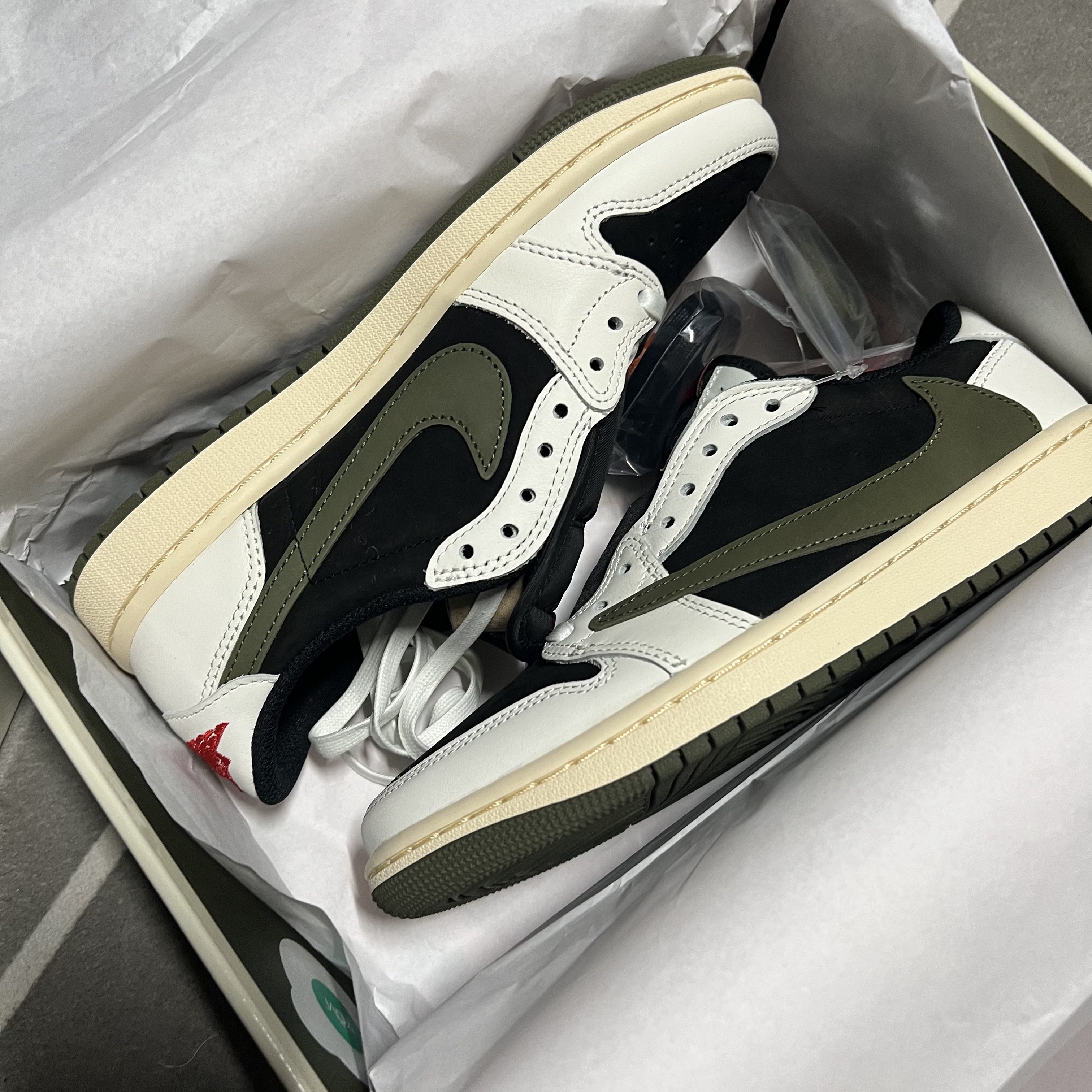 (W) Jordan 1 x Travis Scott Retro Low OG SP Medium Olive 착용 스타일