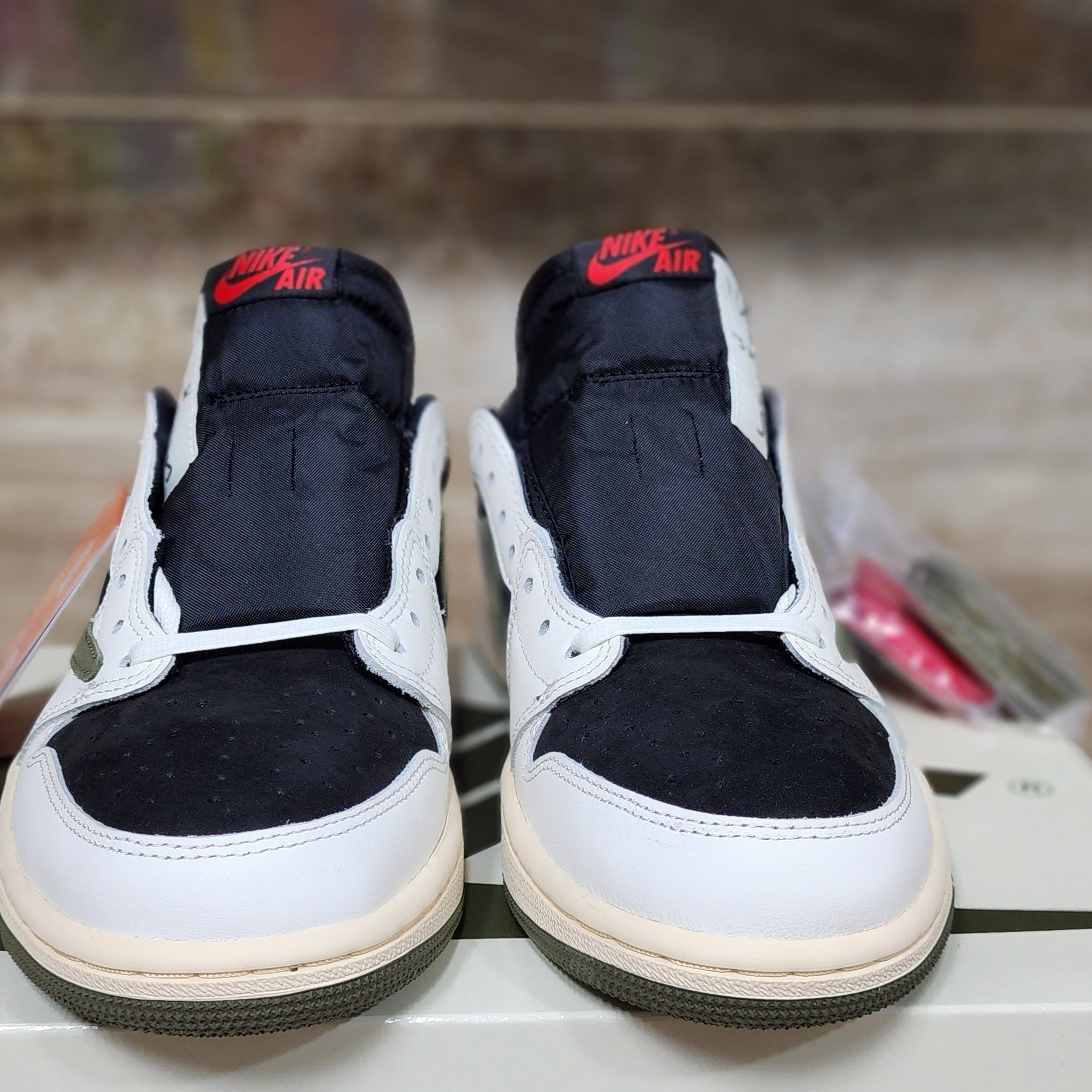 (W) Jordan 1 x Travis Scott Retro Low OG SP Medium Olive 착용 스타일 - 5