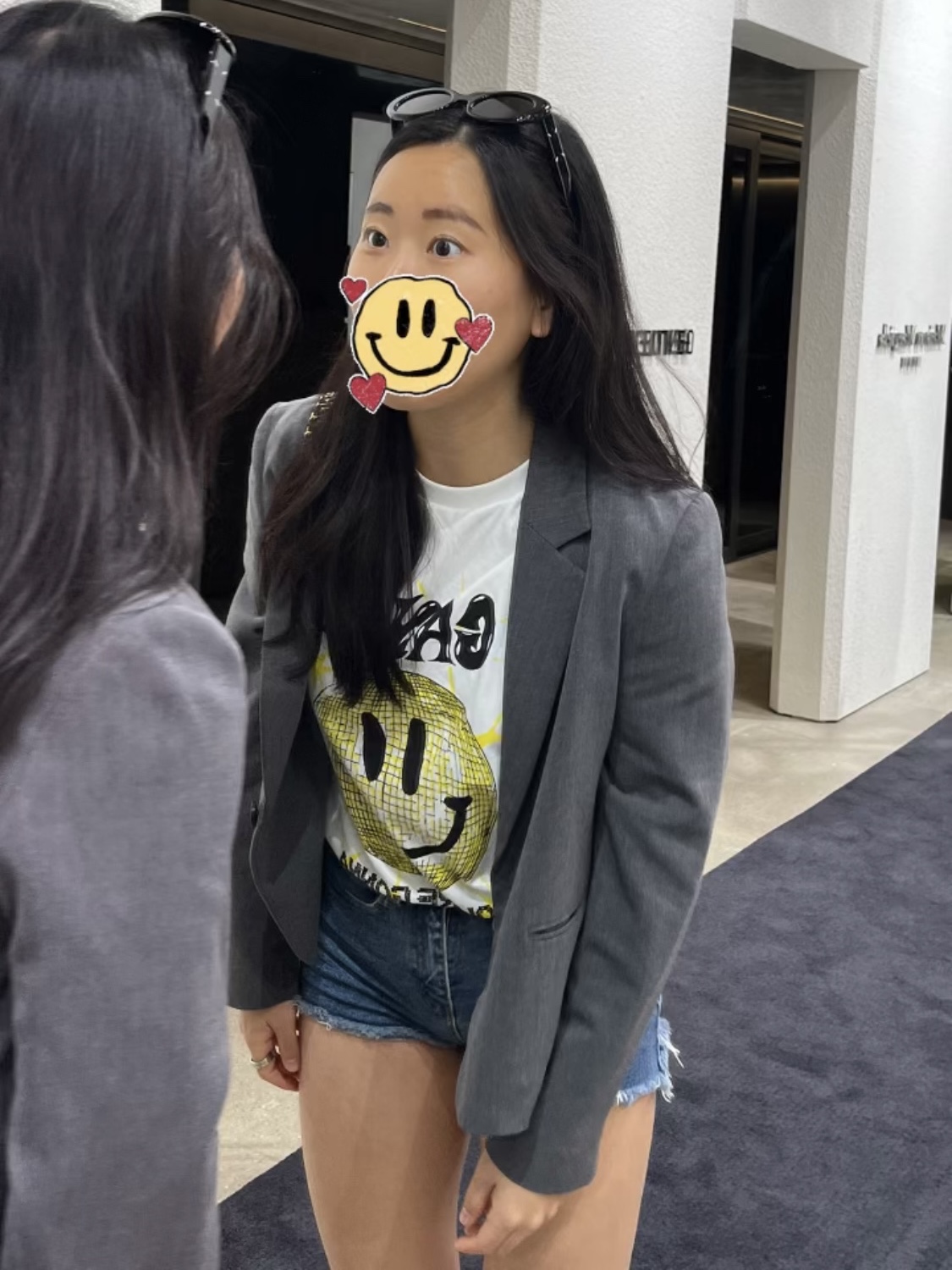 (W) Ganni Yellow Smiley Relaxed T-Shirt Bright White, Gentle Monster x Maison Margiela MM004 Black Black 착용 스타일 - 1
