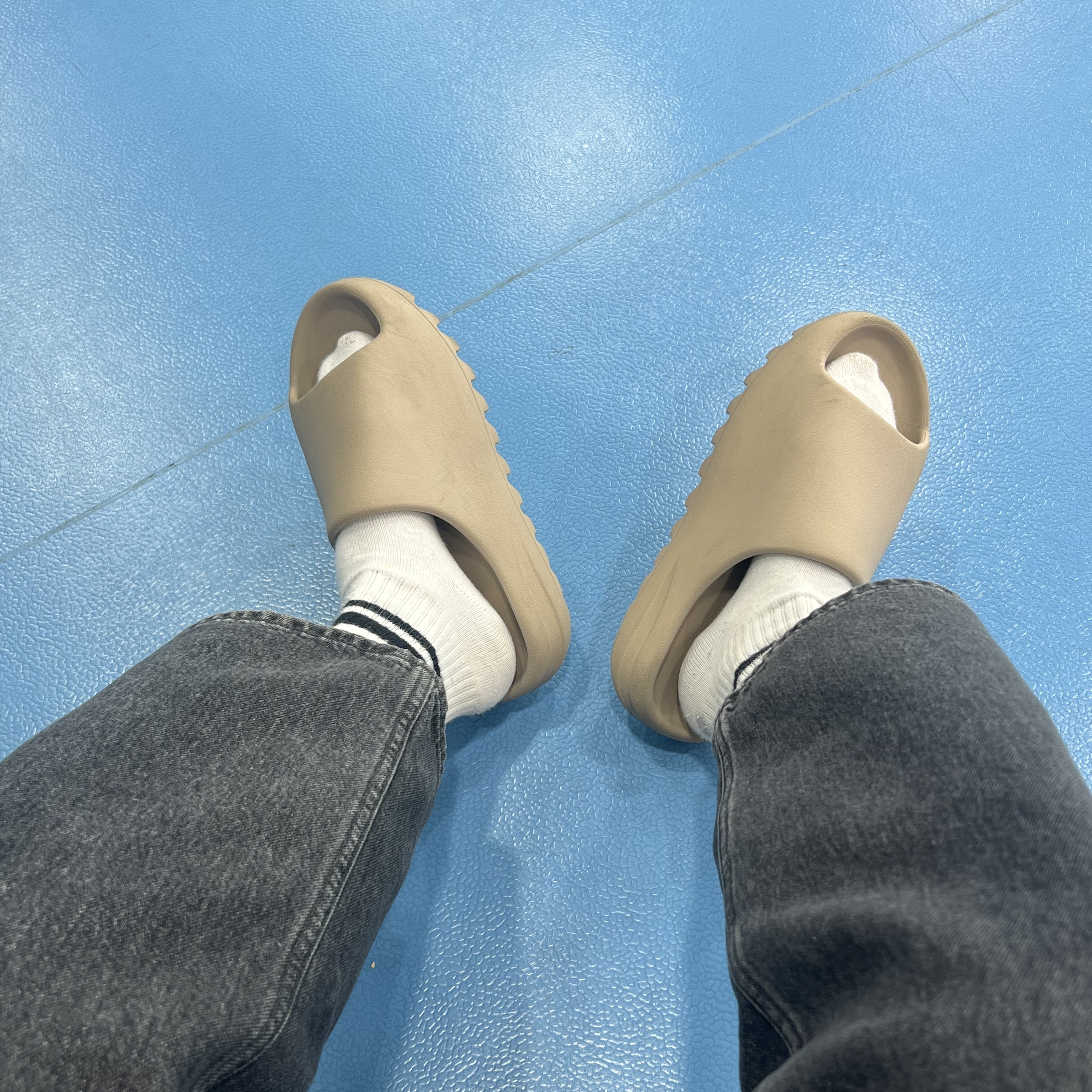 Adidas Yeezy Slide Pure - Re-Release Ver. 착용 스타일