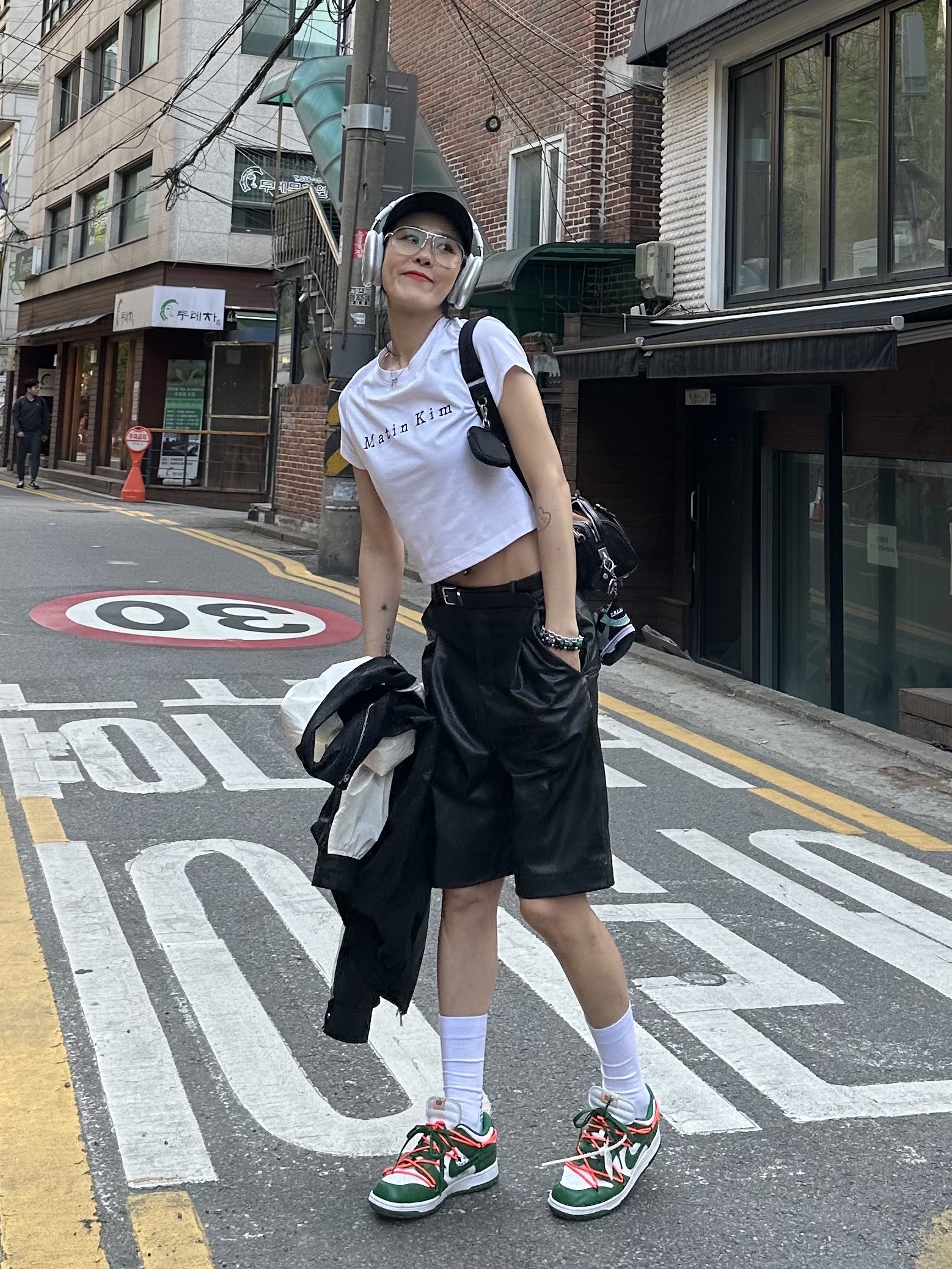 Apple AirPods Max Lightning Silver (Korean Ver.), Nike x Off-White Dunk Low Pine Green 착용 스타일 - 1