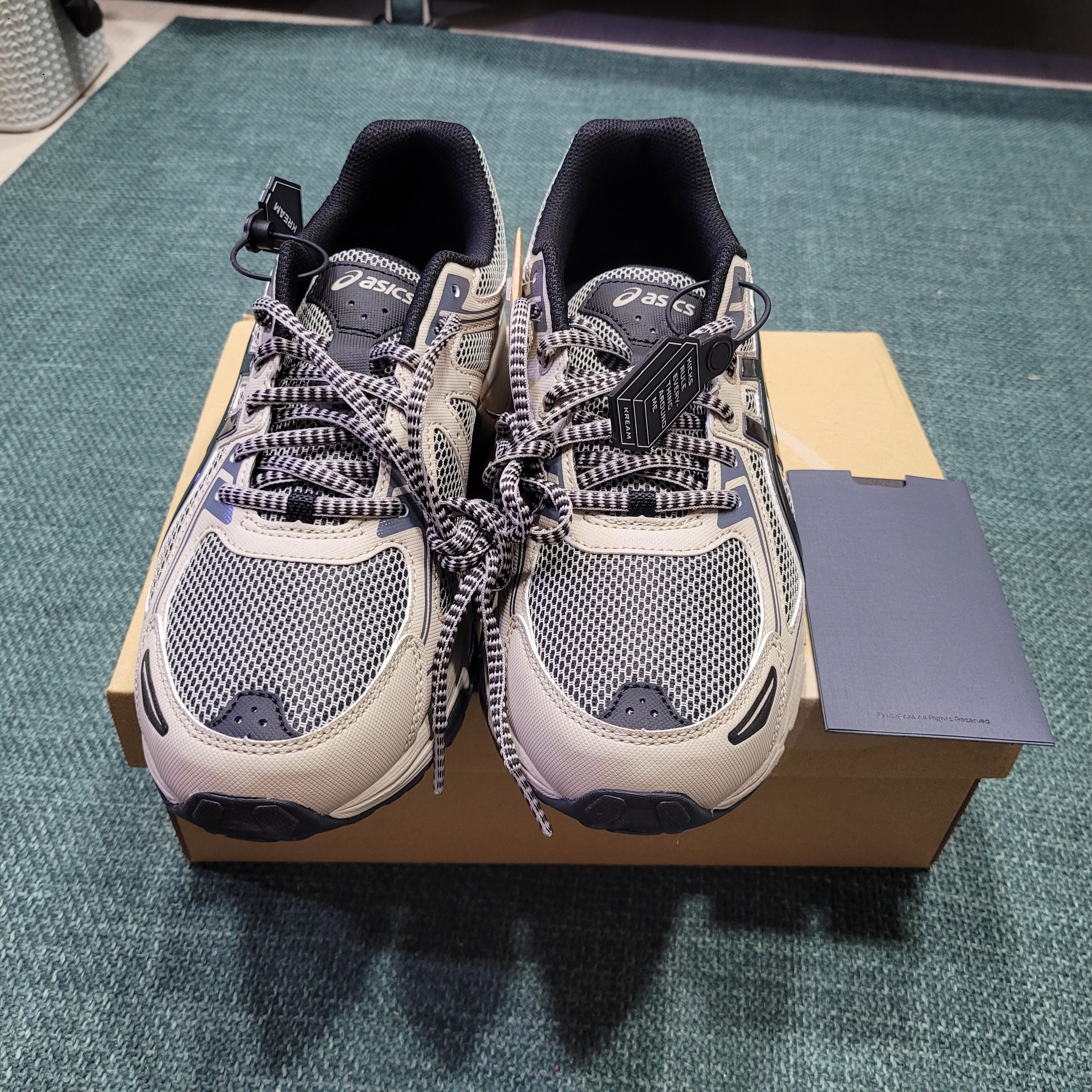 Asics Gel-Venture 6 Feather Grey Black 착용 스타일 - 2