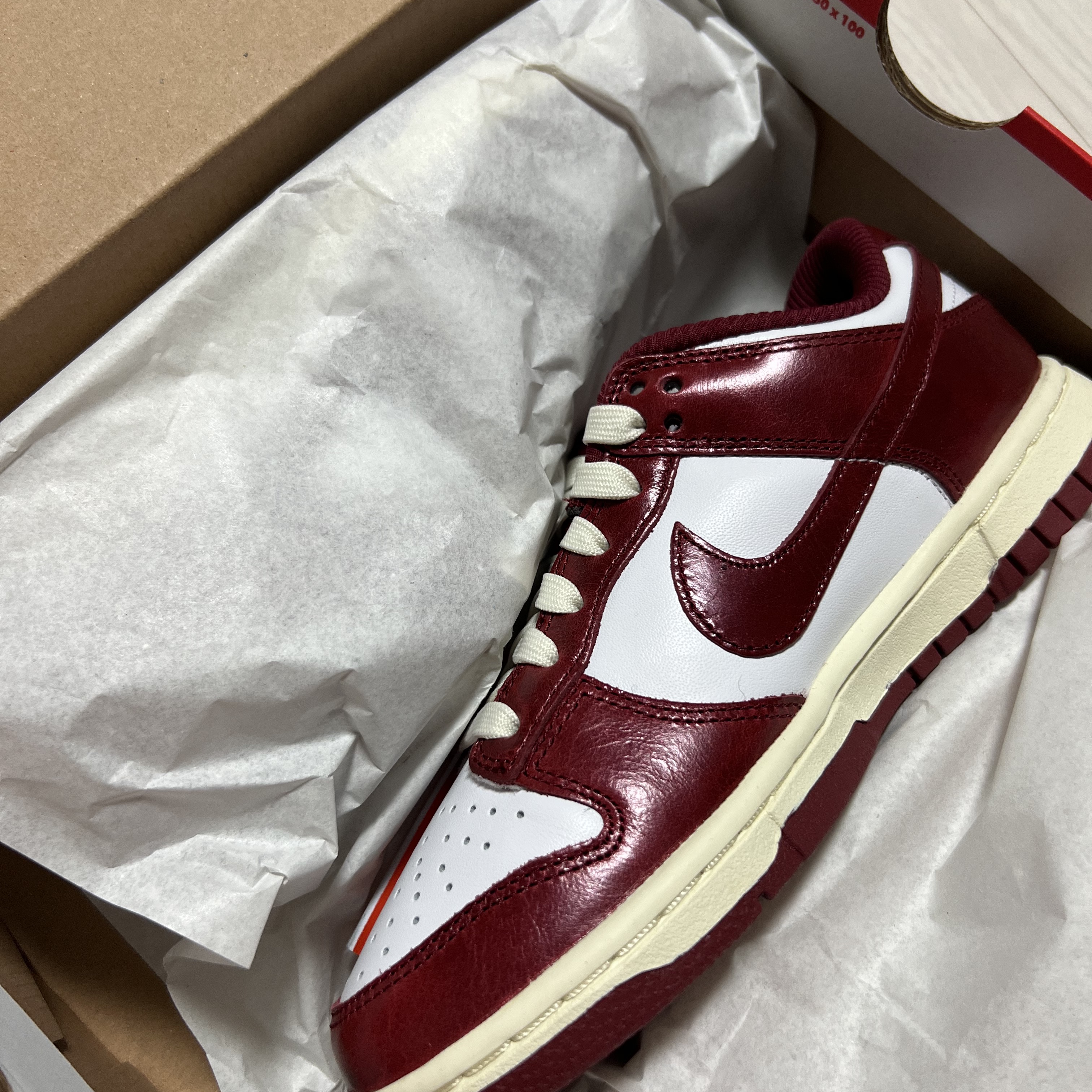 (W) Nike Dunk Low Retro PRM Team Red and White 착용 스타일 - 3