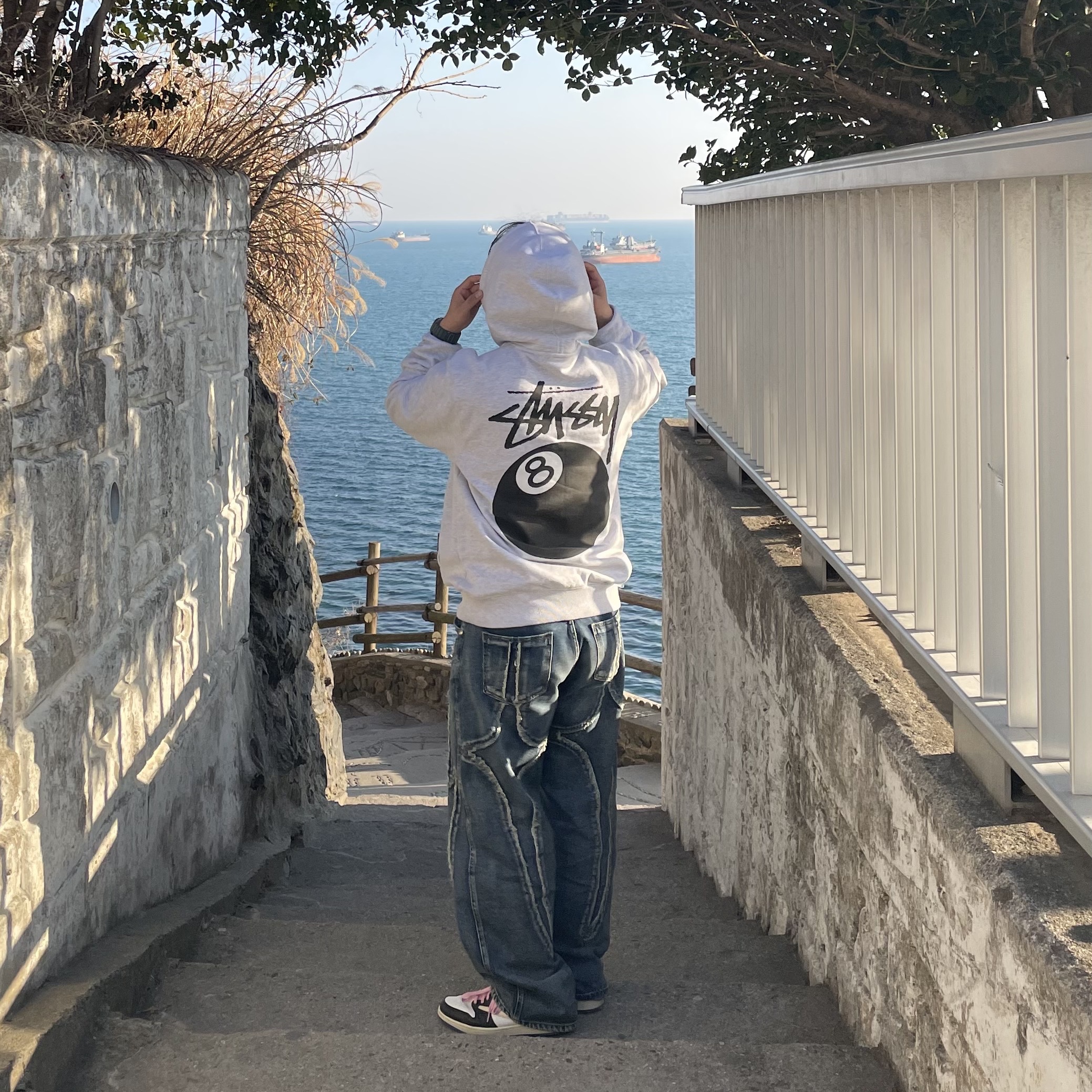 Jordan 1 x Travis Scott x Fragment Retro Low OG SP Military Blue, Stussy 8 Ball Hoodie Ash Heather - 21FW 착용 스타일 - 1