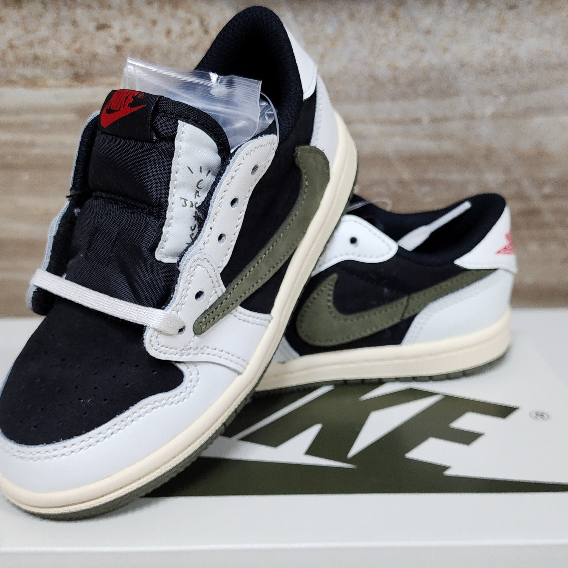(TD) Jordan 1 x Travis Scott Retro Low OG SP Medium Olive 착용 스타일 - 3