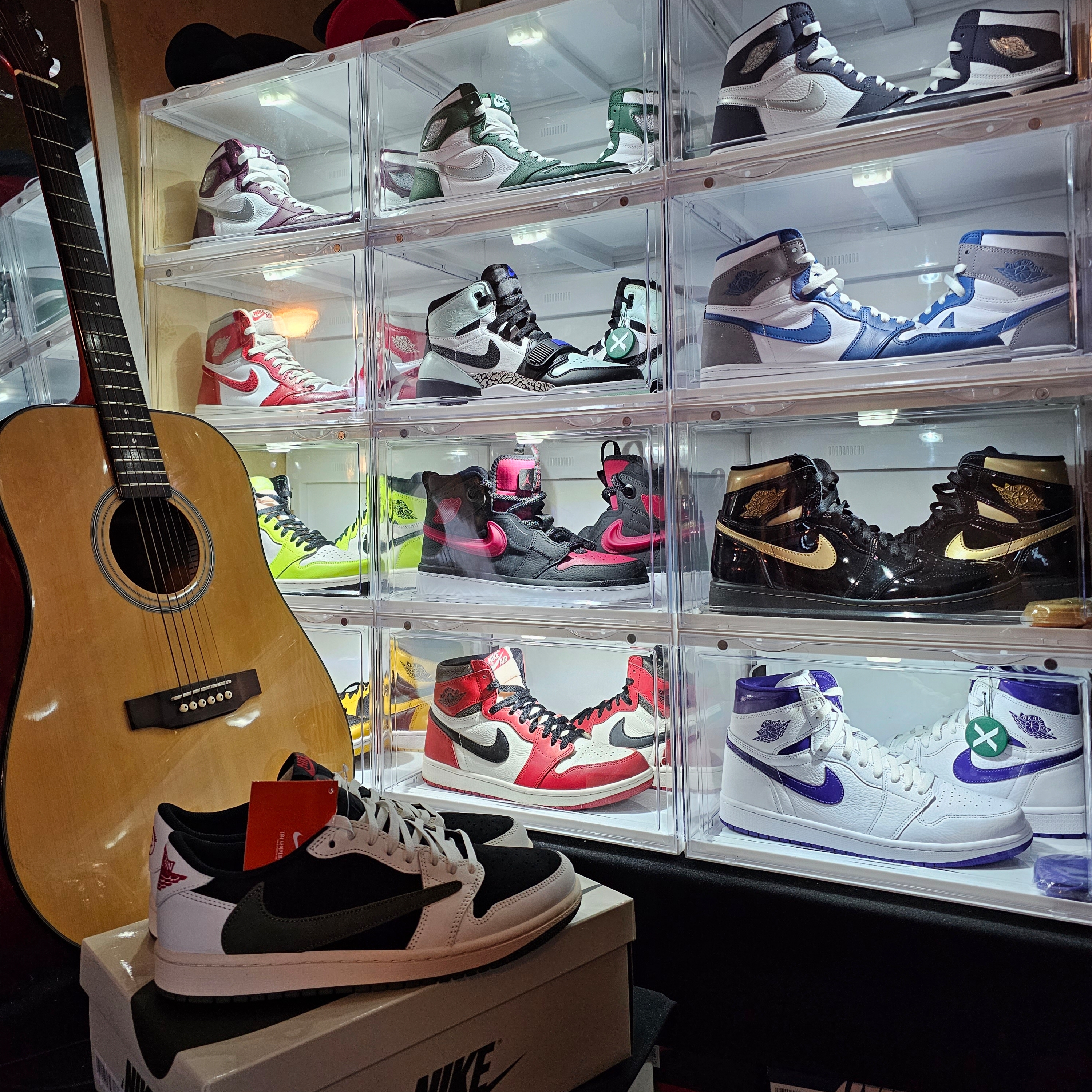 (W) Jordan 1 x Travis Scott Retro Low OG SP Medium Olive, Jordan 1 Retro High OG Pollen 착용 스타일 - 4