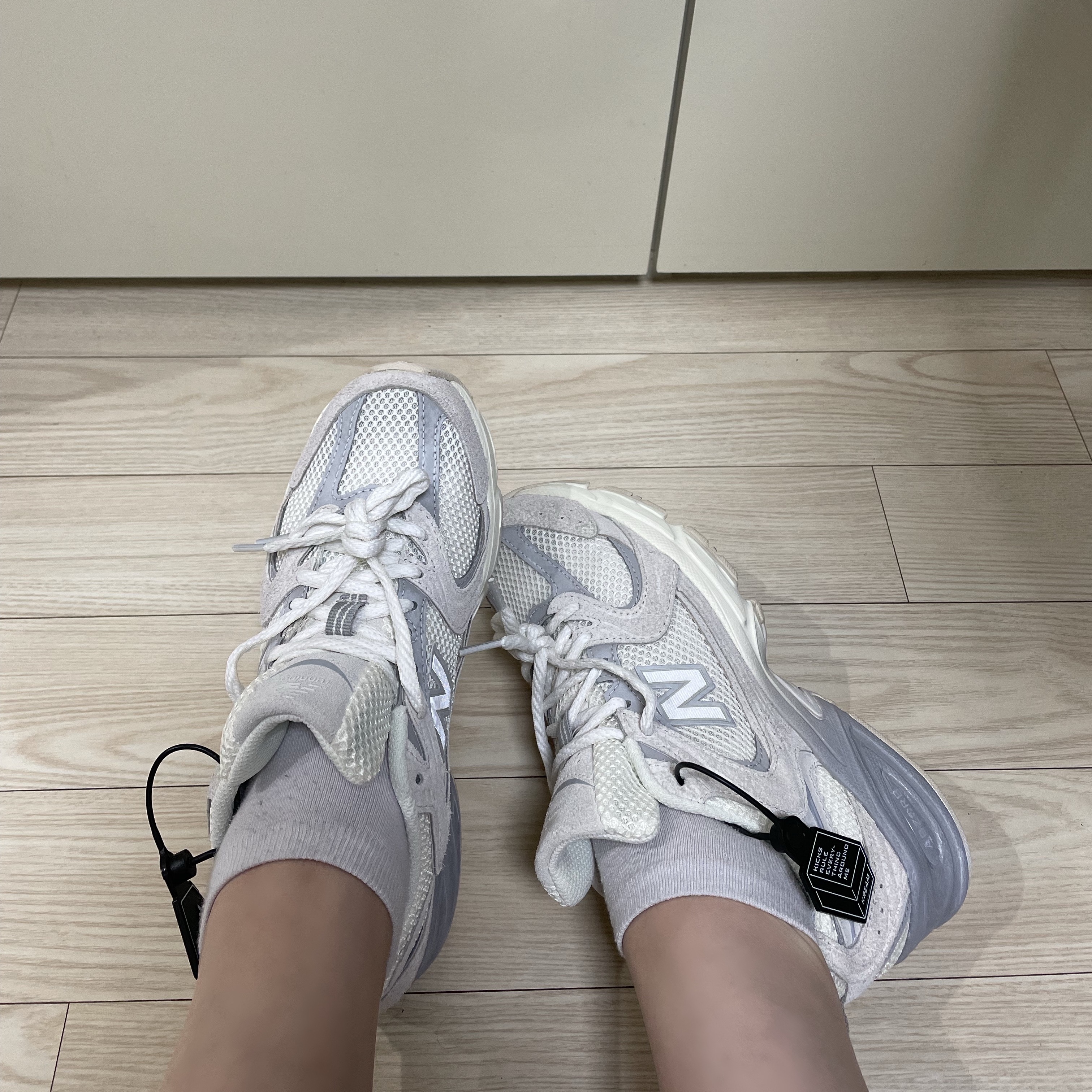 New Balance 530 Premium Vintage Beige 착용 스타일