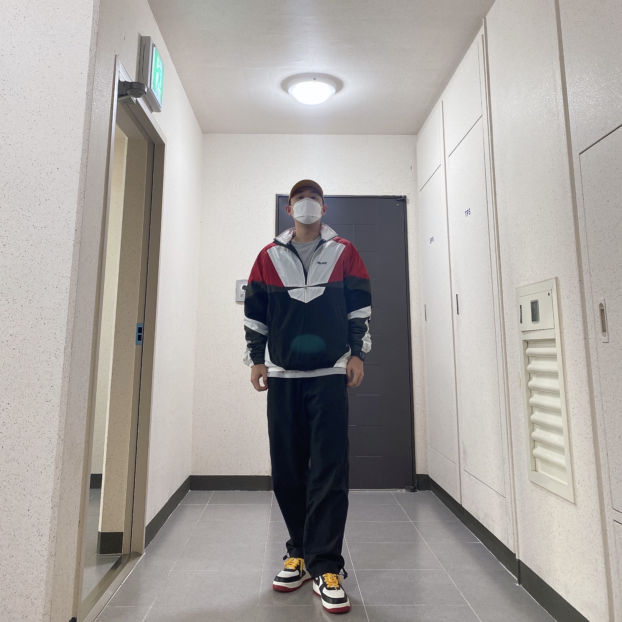 Palace Panelled Shell Jacket Black - 22FW 착용 스타일