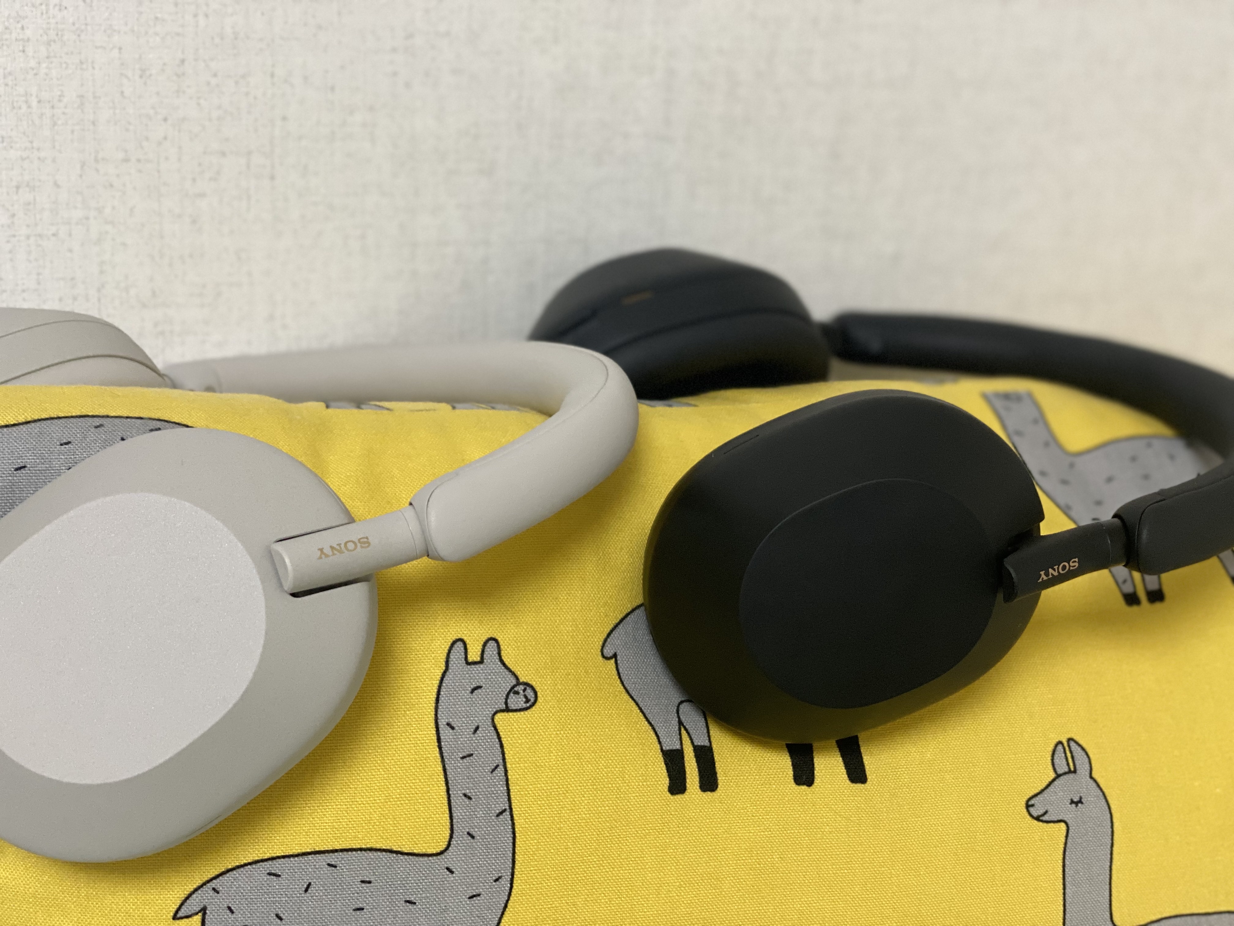 Sony WH-1000XM5 Silver (Korean Ver.), Sony WH-1000XM5 Black (Korean Ver.) 착용 스타일