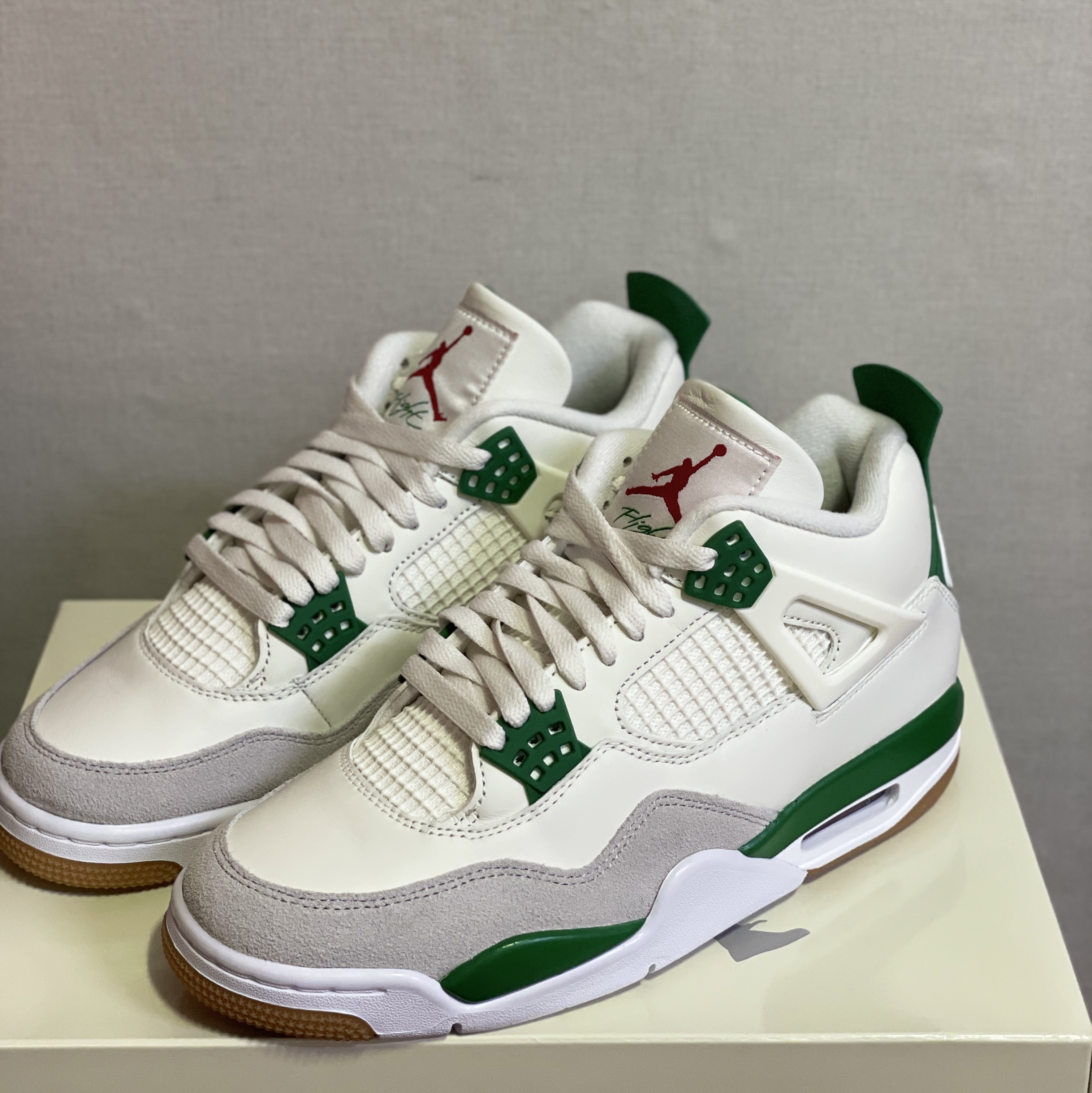Jordan 4 x Nike SB Retro SP Pine Green 착용 스타일 - 1