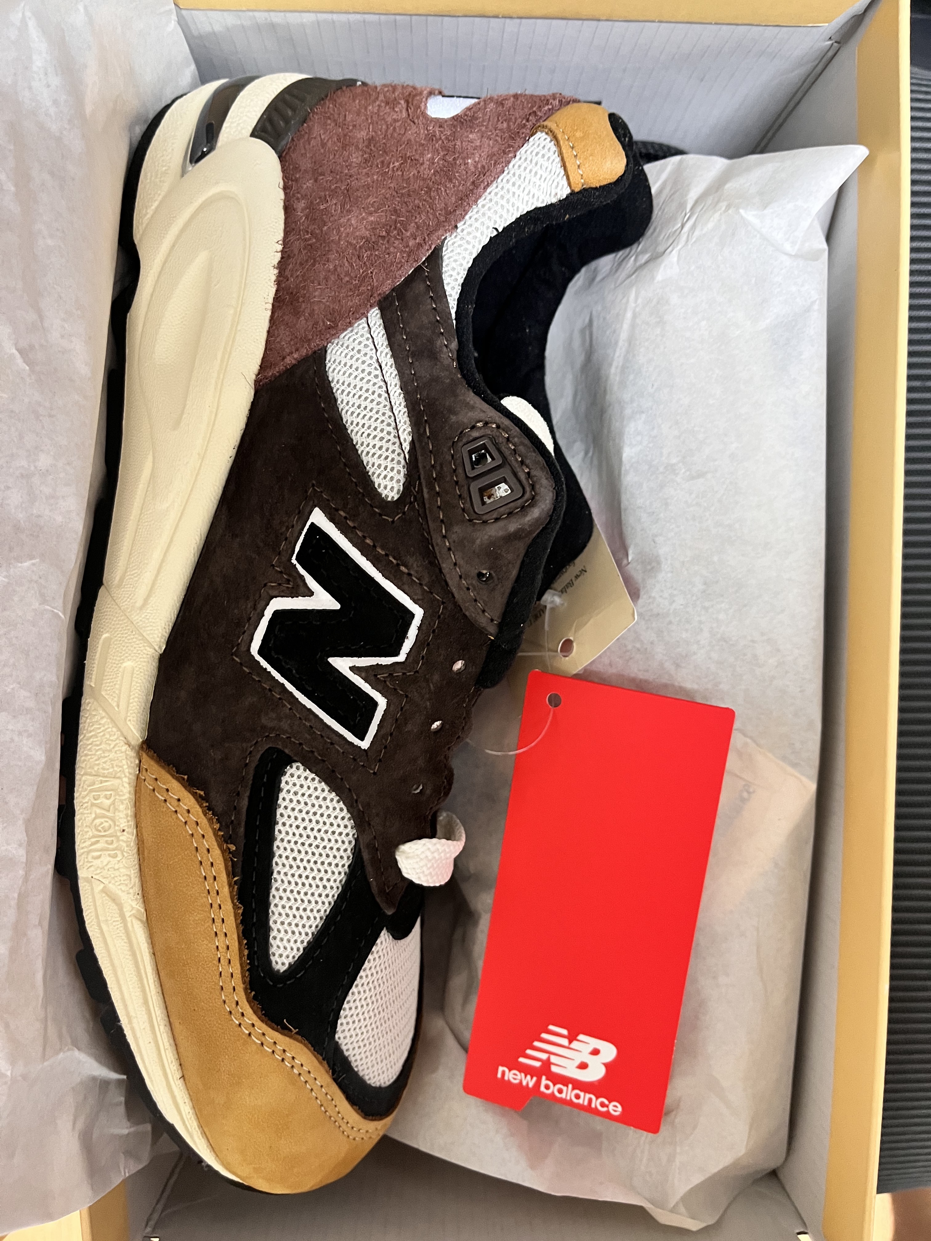 New Balance 990v2 Made in USA Brown Beige 착용 스타일