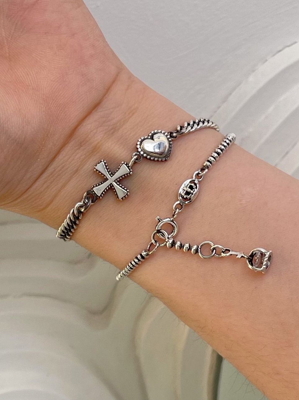 Frica The Crown Drop Bracelet Silver, Frica Heart Cross Chain Bracelet Silver 착용 스타일