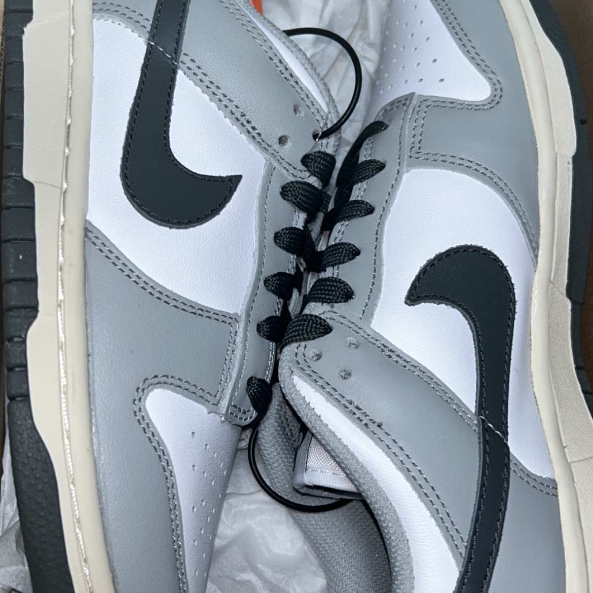 (W) Nike Dunk Low Light Smoke Grey 착용 스타일 - 1