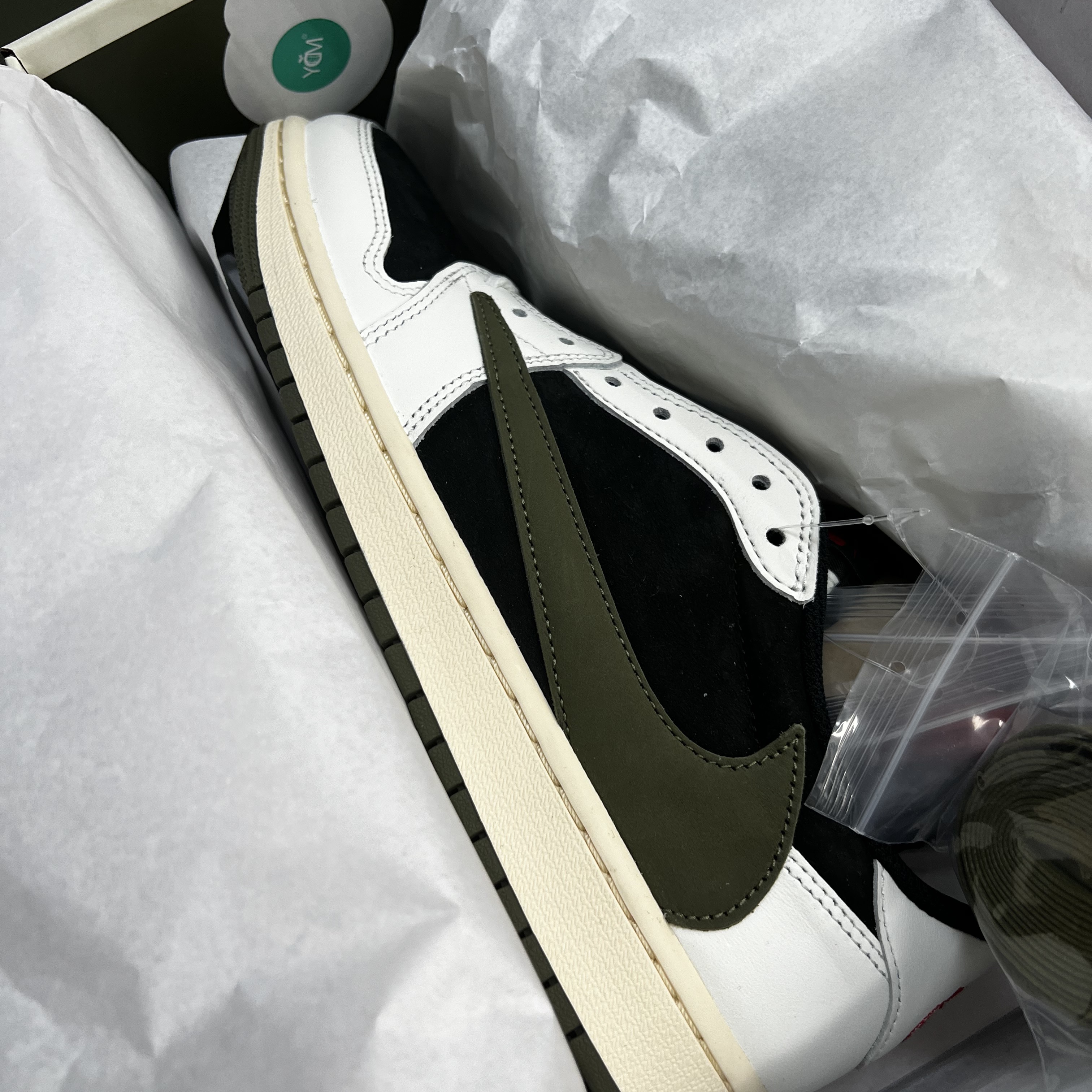 (W) Jordan 1 x Travis Scott Retro Low OG SP Medium Olive 착용 스타일