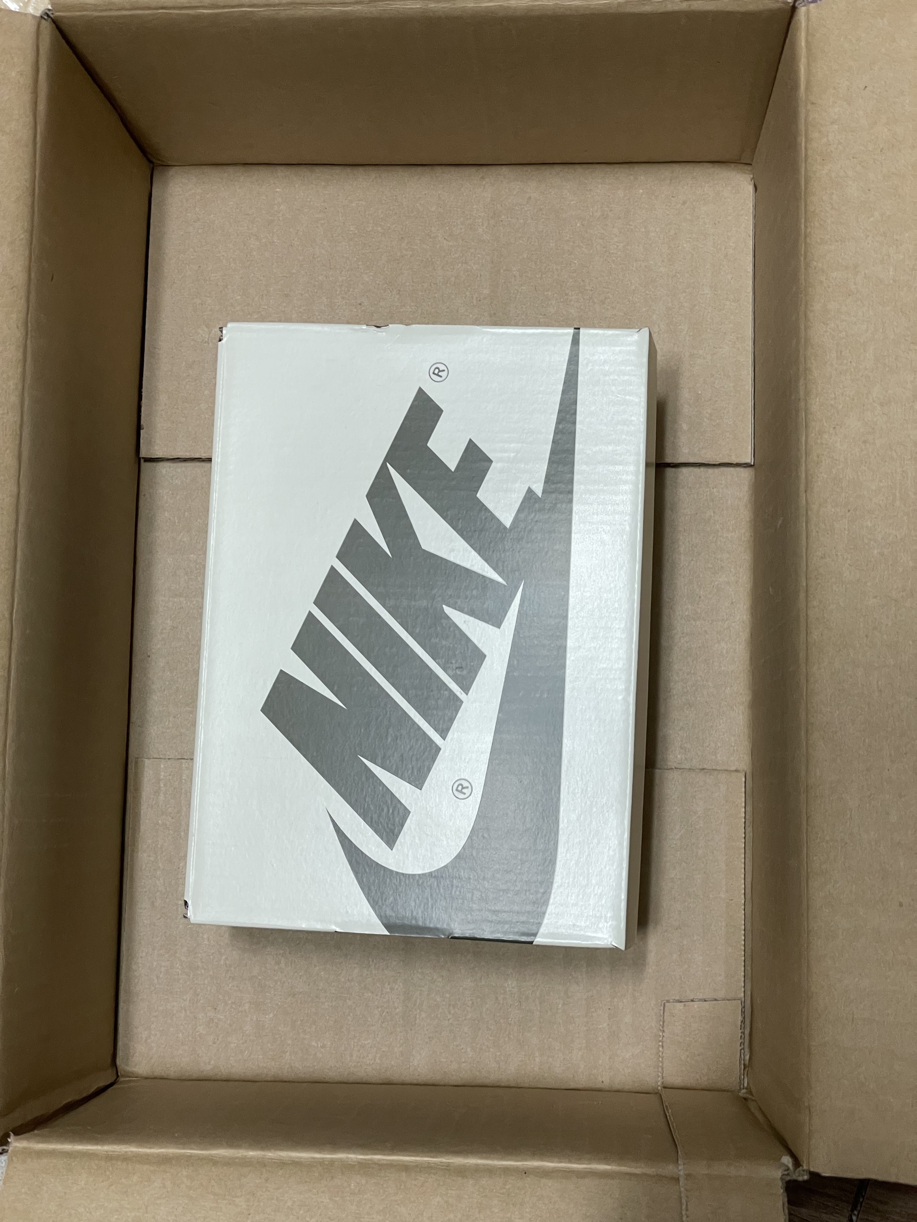 (TD) Jordan 1 x Travis Scott Retro Low OG SP Medium Olive, Nike x Peaceminusone Kwondo1 Black and White 착용 스타일 - 1