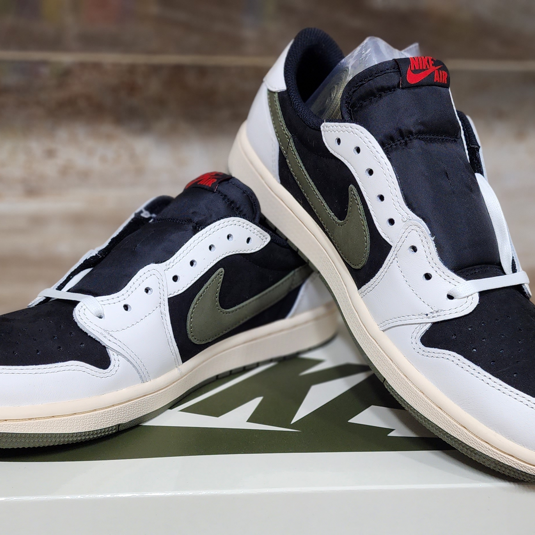 (W) Jordan 1 x Travis Scott Retro Low OG SP Medium Olive 착용 스타일 - 1