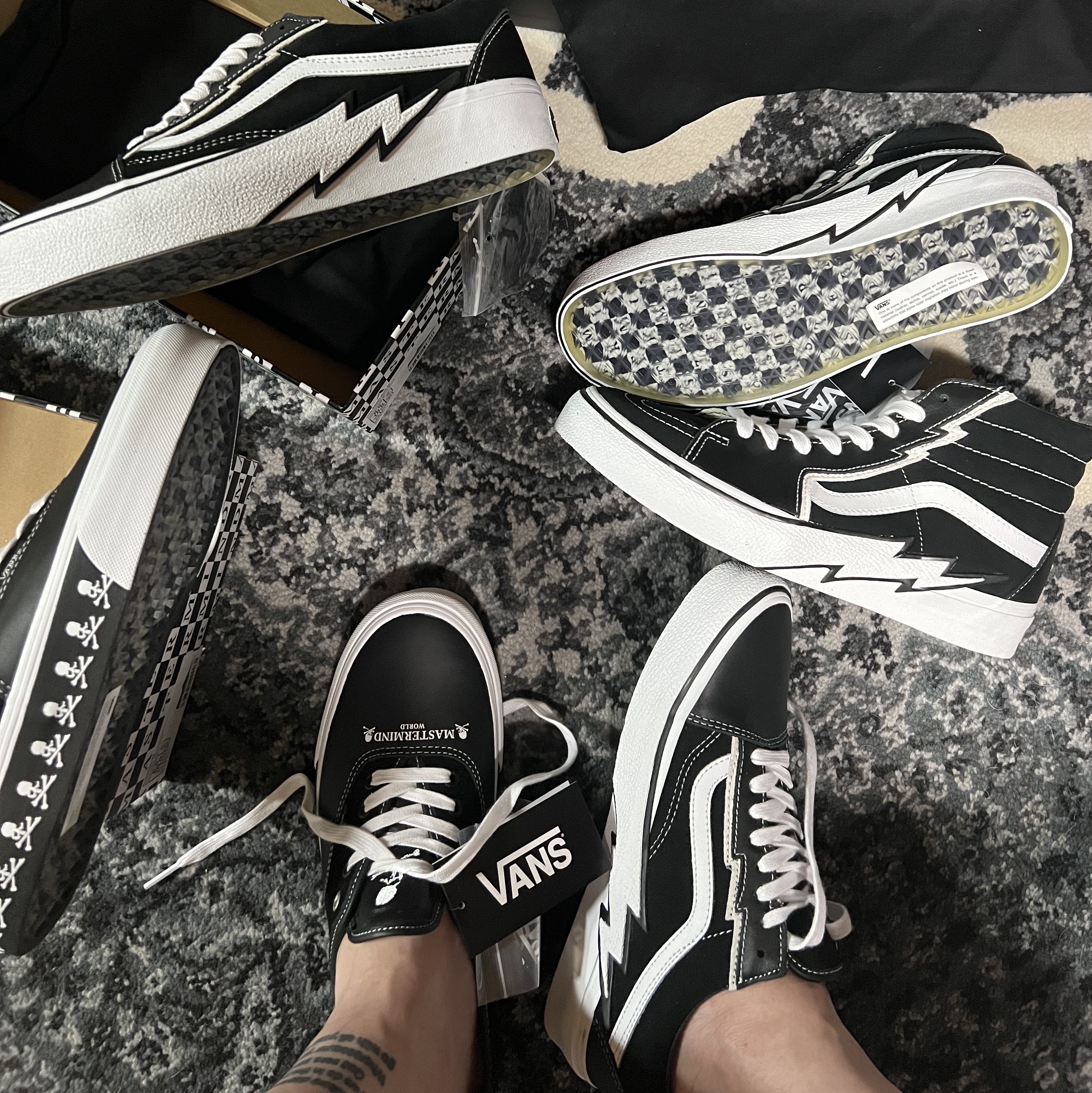 Vans Vault x Mastermind World Old Skool Bolt Black, Vans Vault x Mastermind World Authentic LX Black 착용 스타일