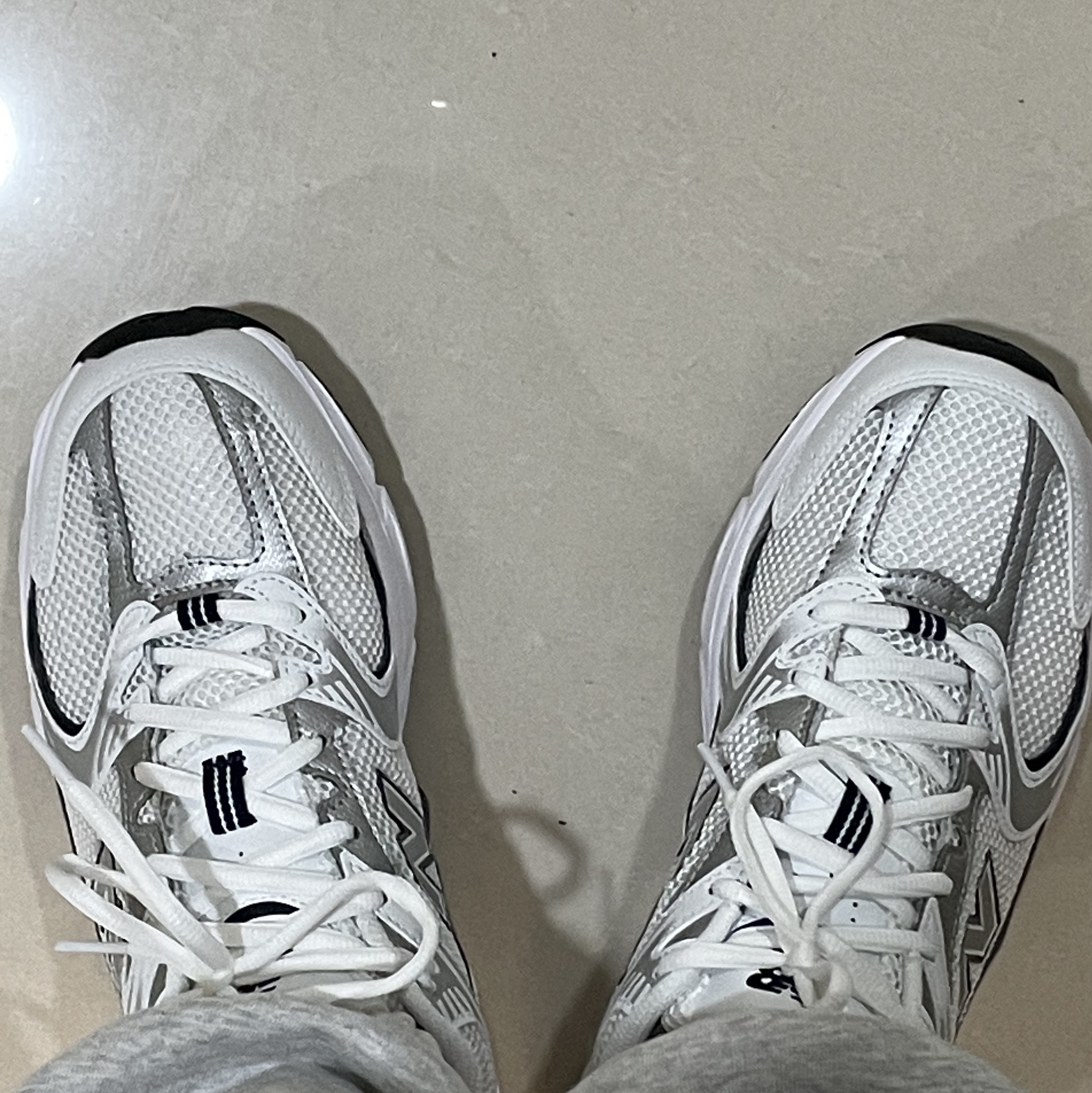 New Balance 530 White 착용 스타일