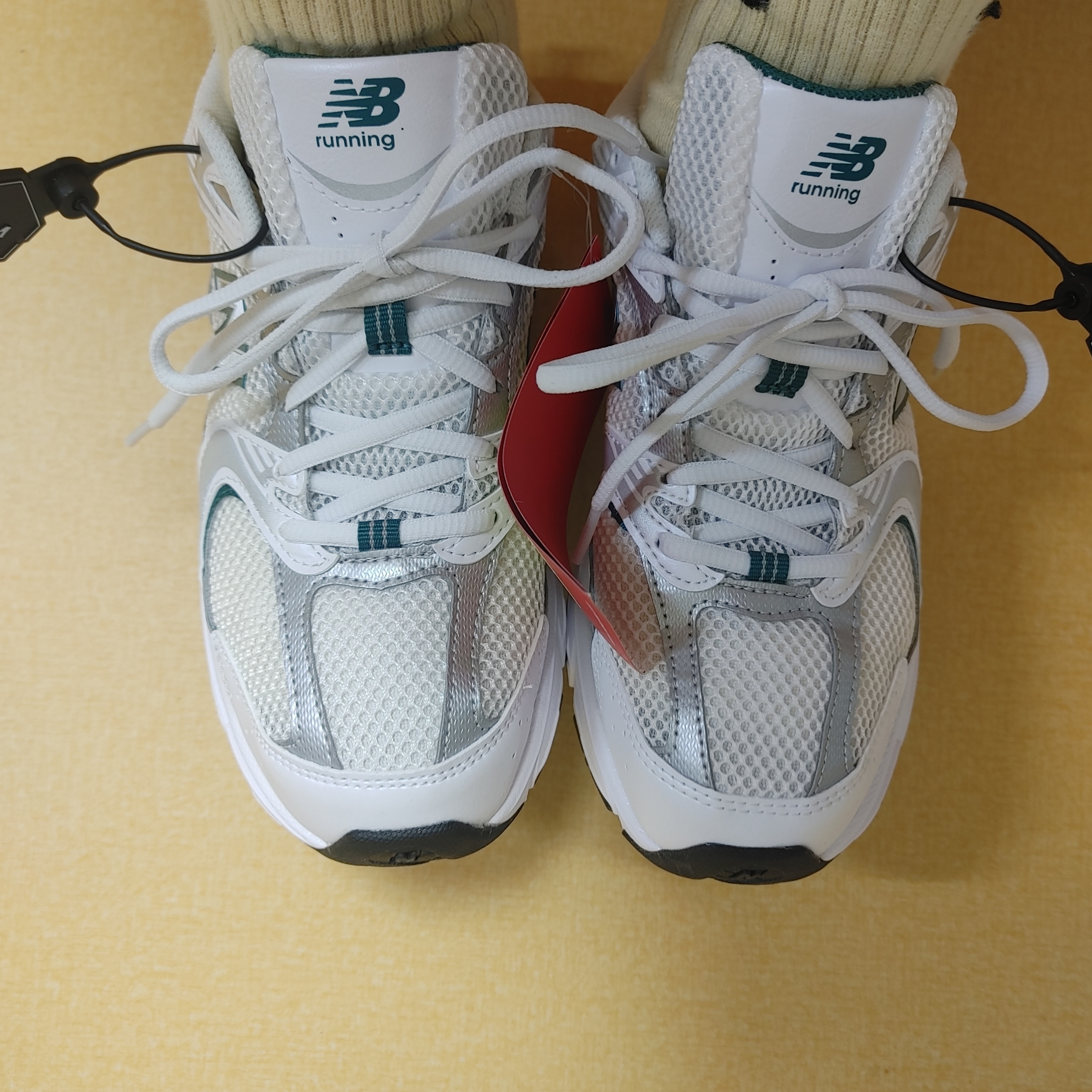 New Balance 530 White Mint 착용 스타일 - 1