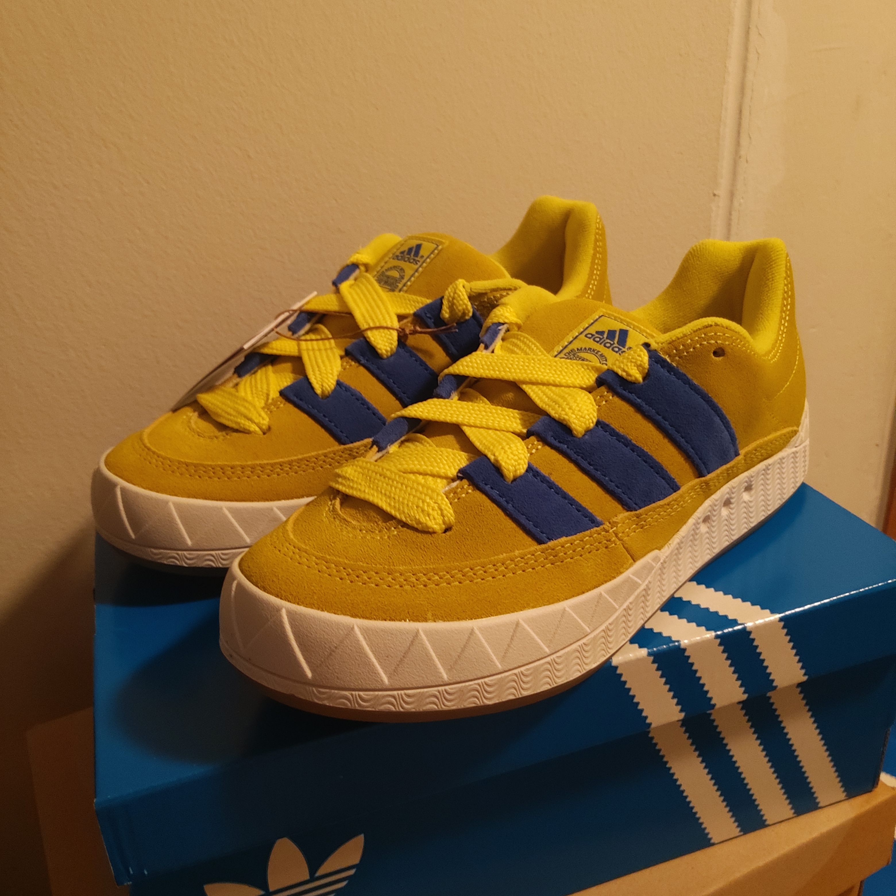 Adidas Adimatic Bright Yellow Blue 착용 스타일