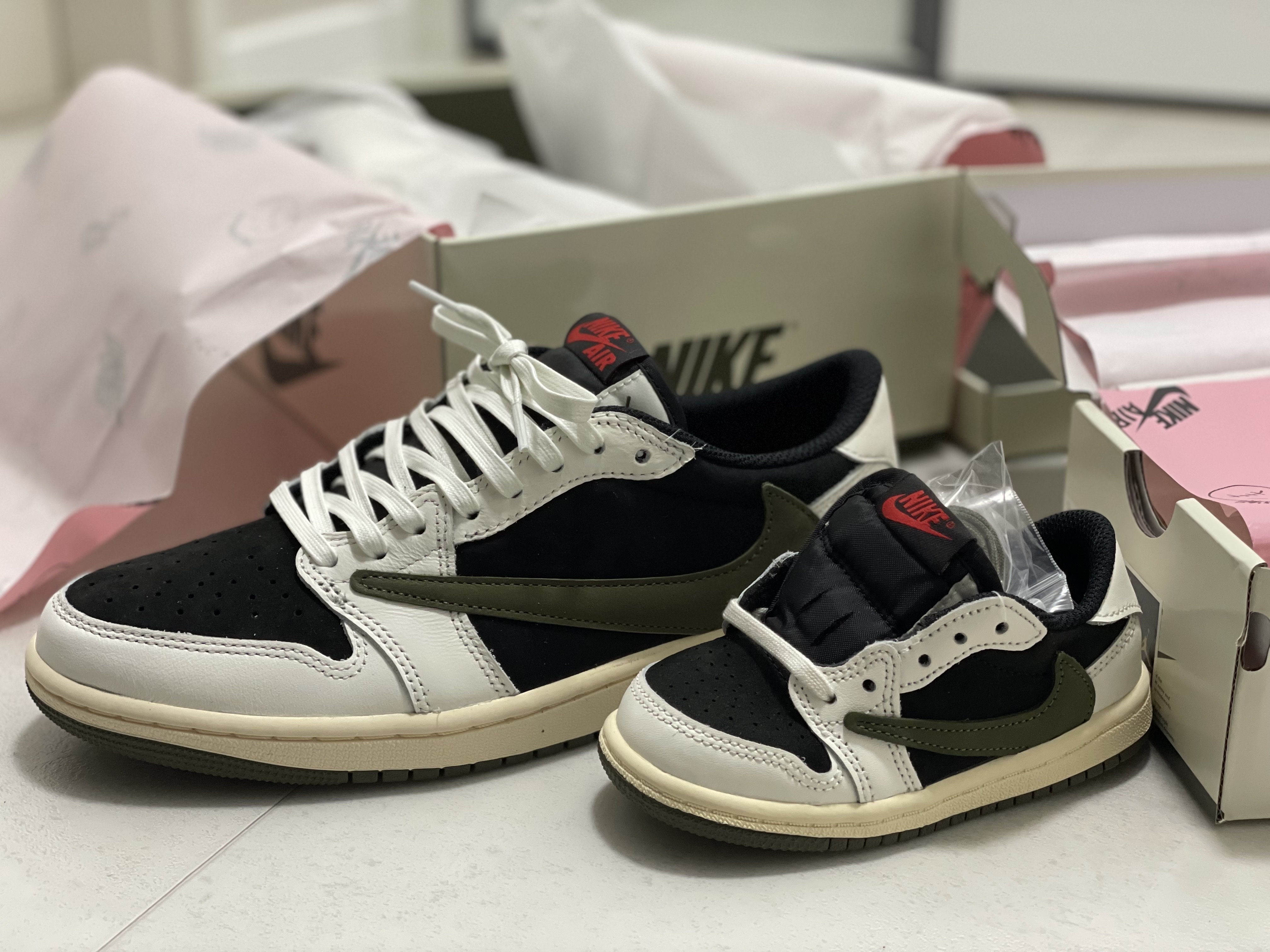 (W) Jordan 1 x Travis Scott Retro Low OG SP Medium Olive, (TD) Jordan 1 x Travis Scott Retro Low OG SP Medium Olive 착용 스타일 - 1