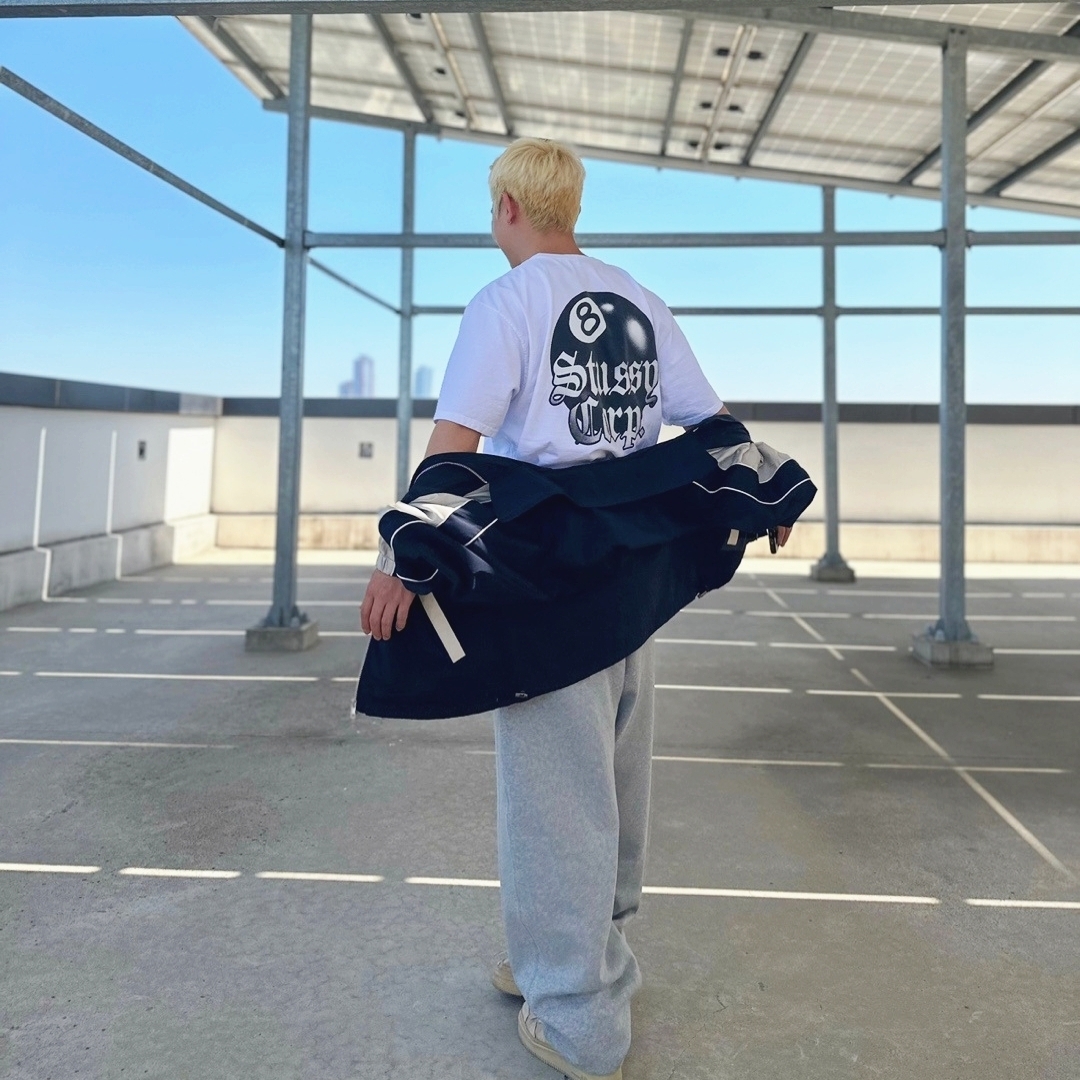 Nike x Stussy NRG Fleece Pants Dark Grey Heather (DO9340-063), Nike x Billie Eilish Air Force 1 Low '07 SP Mushroom 착용 스타일