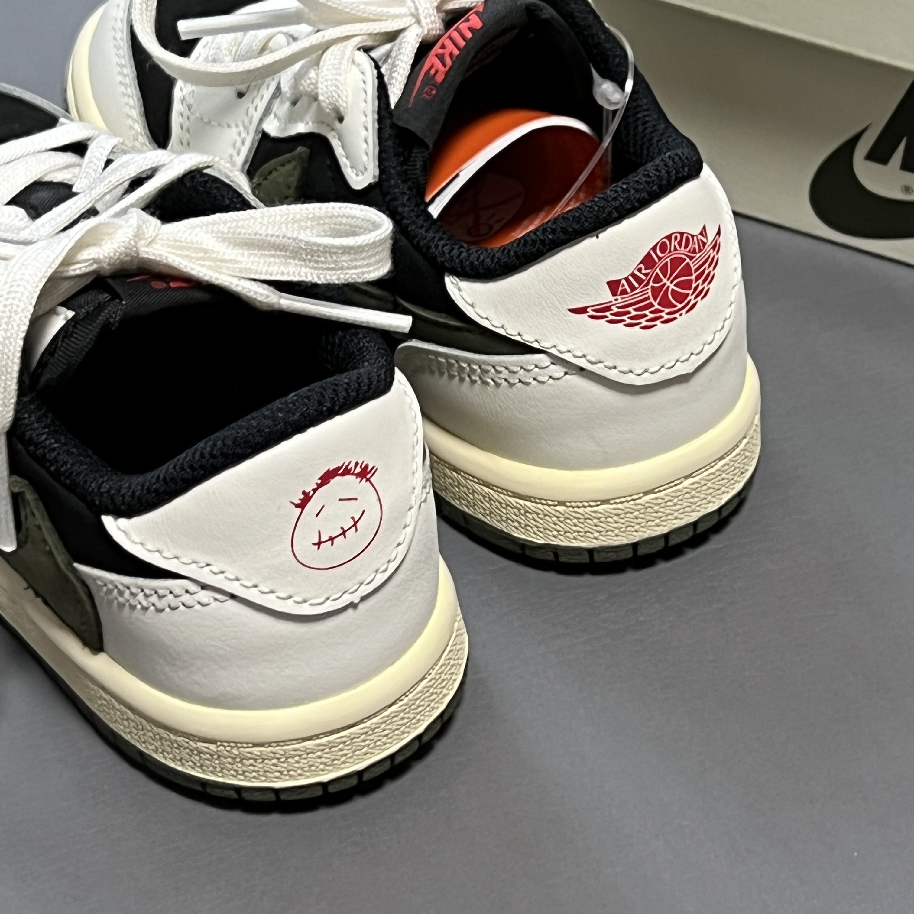 (TD) Jordan 1 x Travis Scott Retro Low OG SP Medium Olive 착용 스타일 - 3