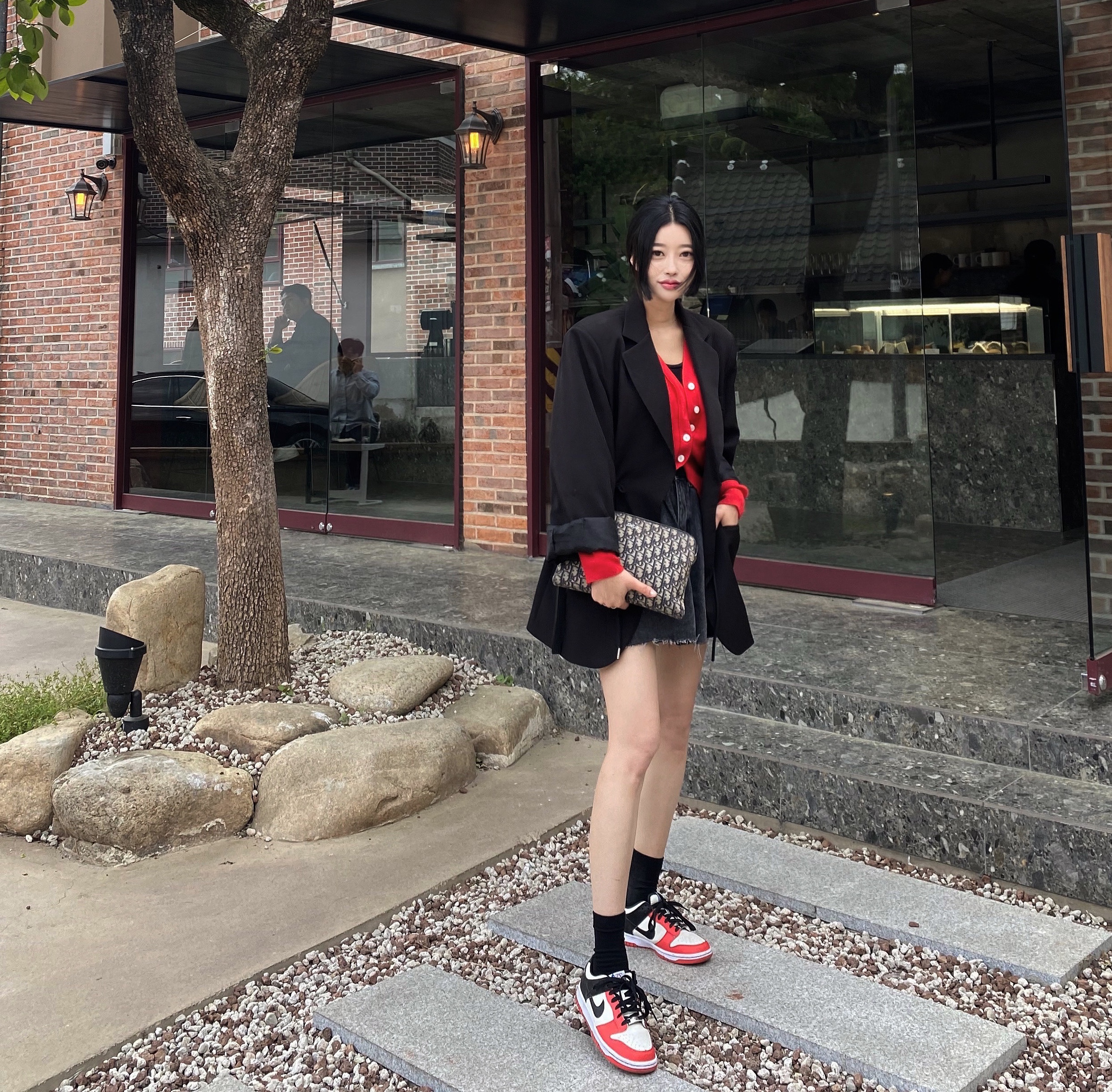 (GS) Nike x NBA Dunk Low Black and Chile Red 착용 스타일