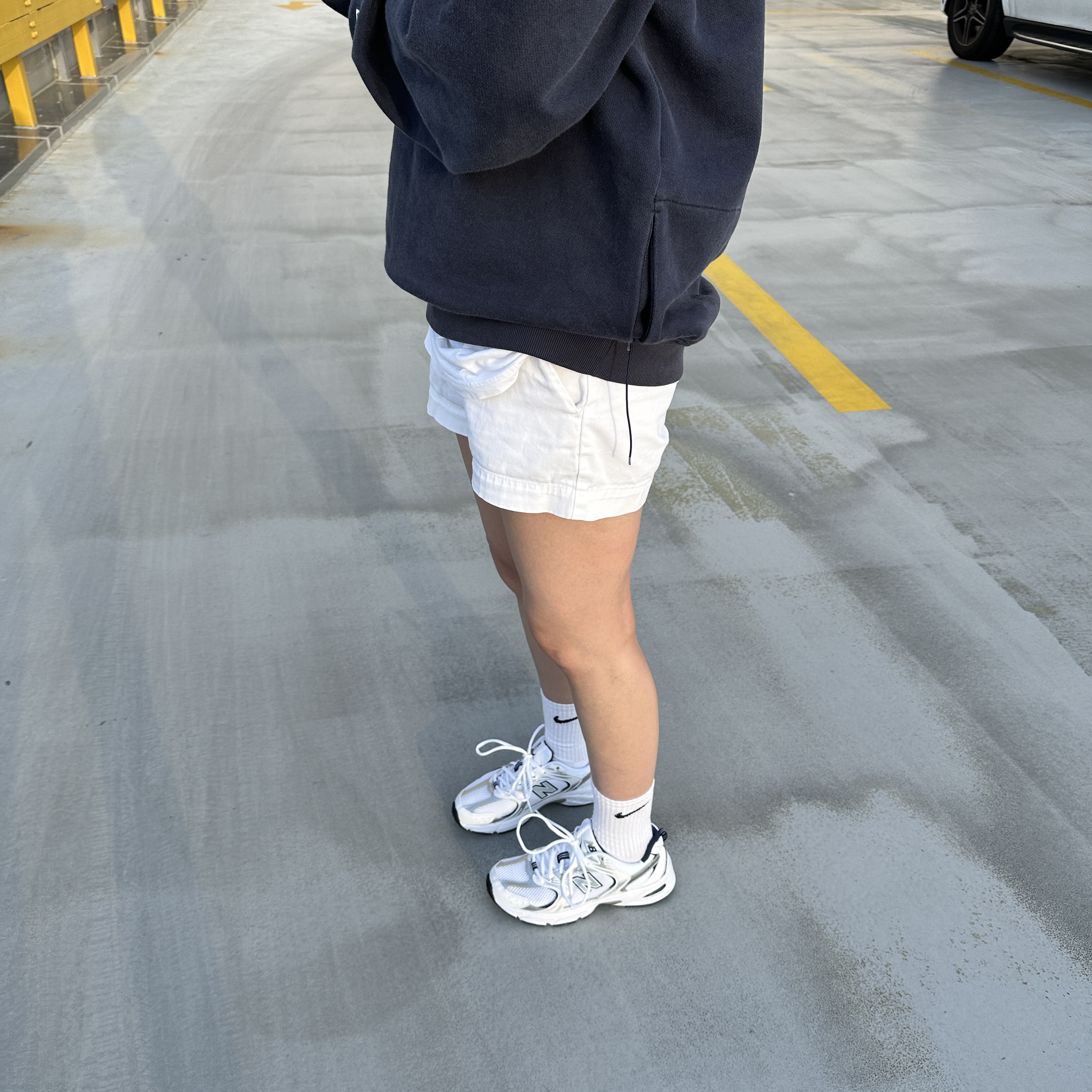 New Balance 530 White 착용 스타일 - 2