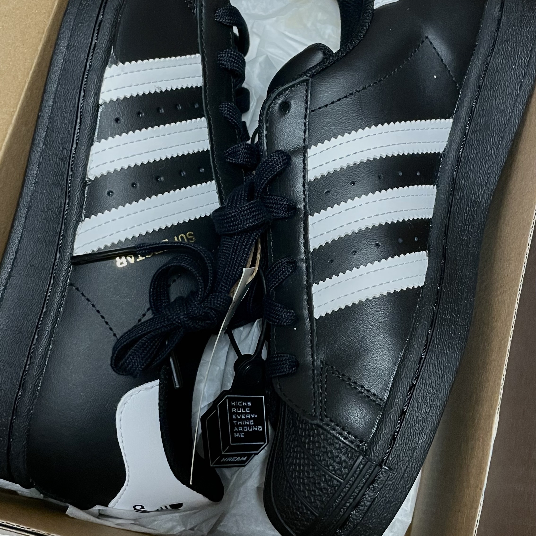 (J) Adidas Superstar Black White 착용 스타일
