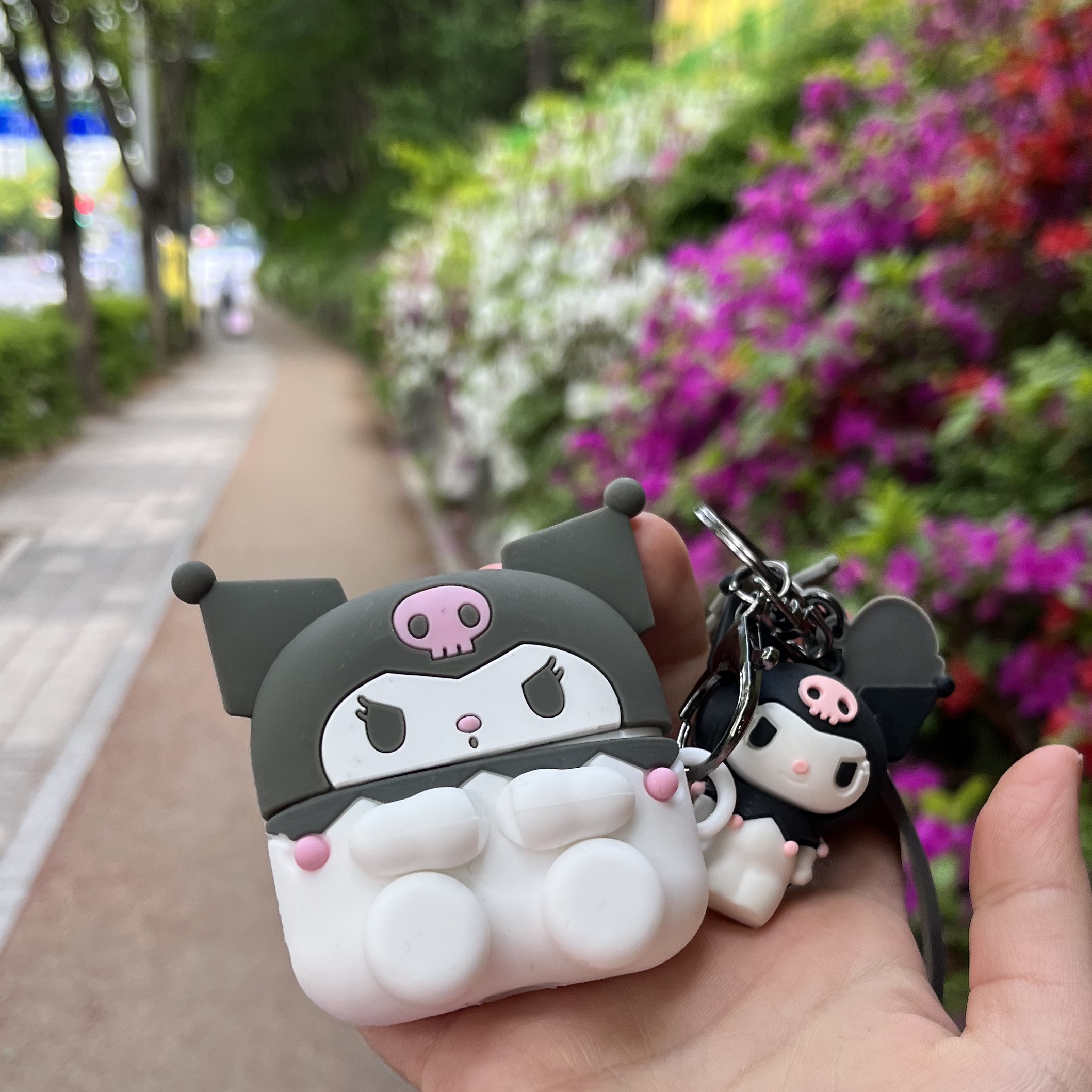 Sanrio Kuromi AirPods Pro Case 착용 스타일