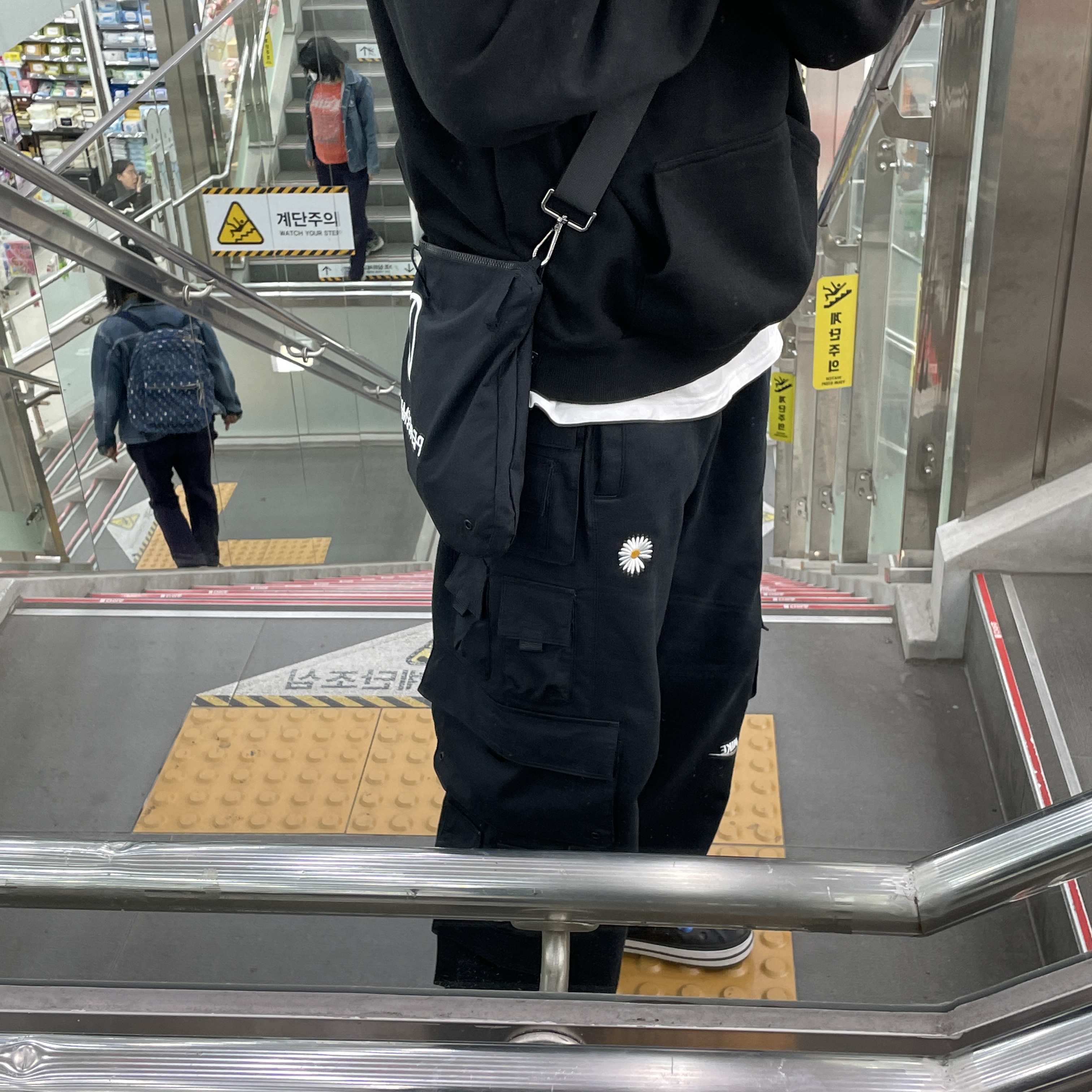 Nike x Peaceminusone Wide Pants Black (DR0096-010), IAB Studio Half Zip-Up Black White 착용 스타일