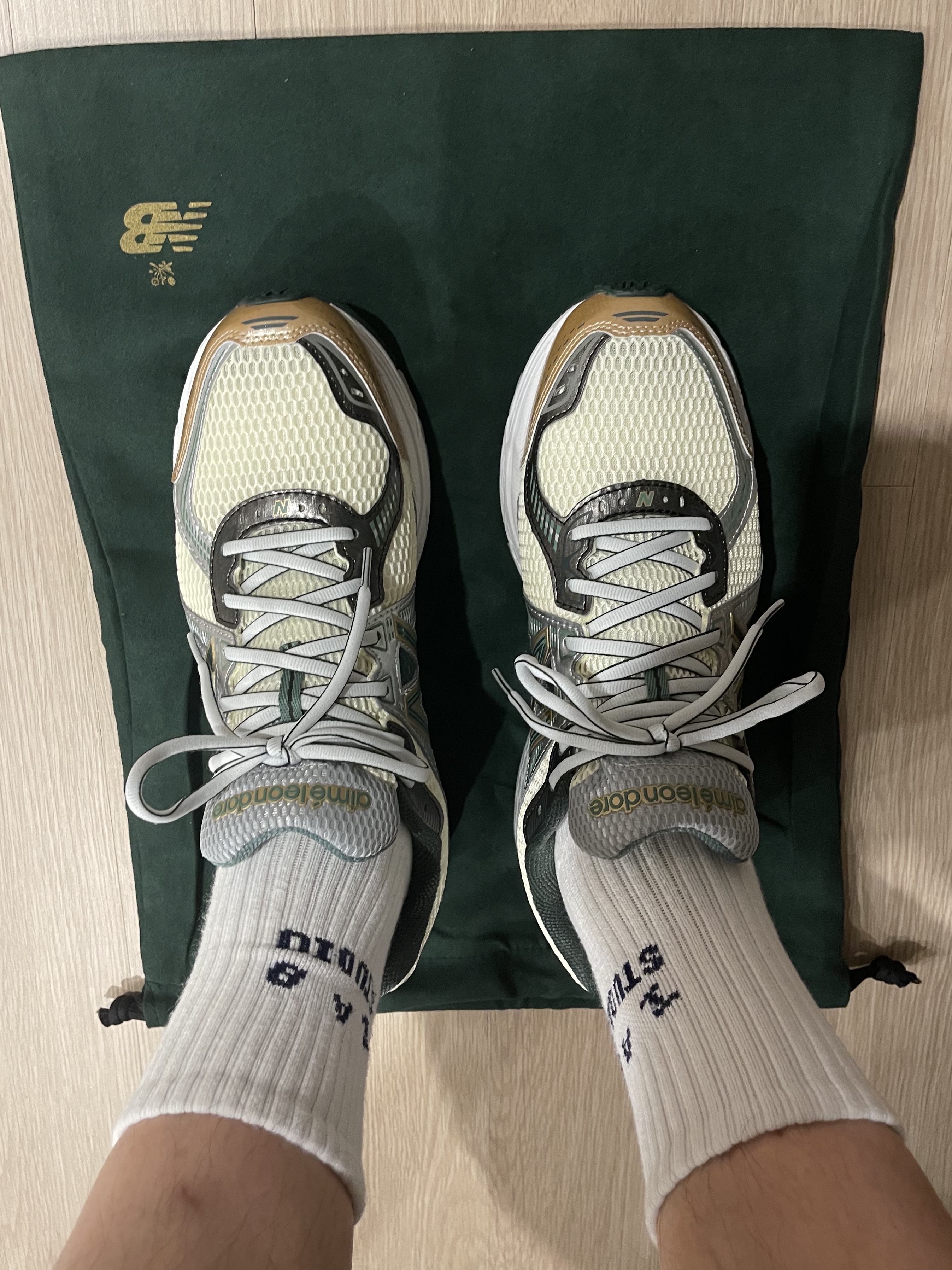 New Balance x Aime Leon Dore 860v2 Green, IAB Studio Socks Pack White Purple Cyan 착용 스타일 - 2