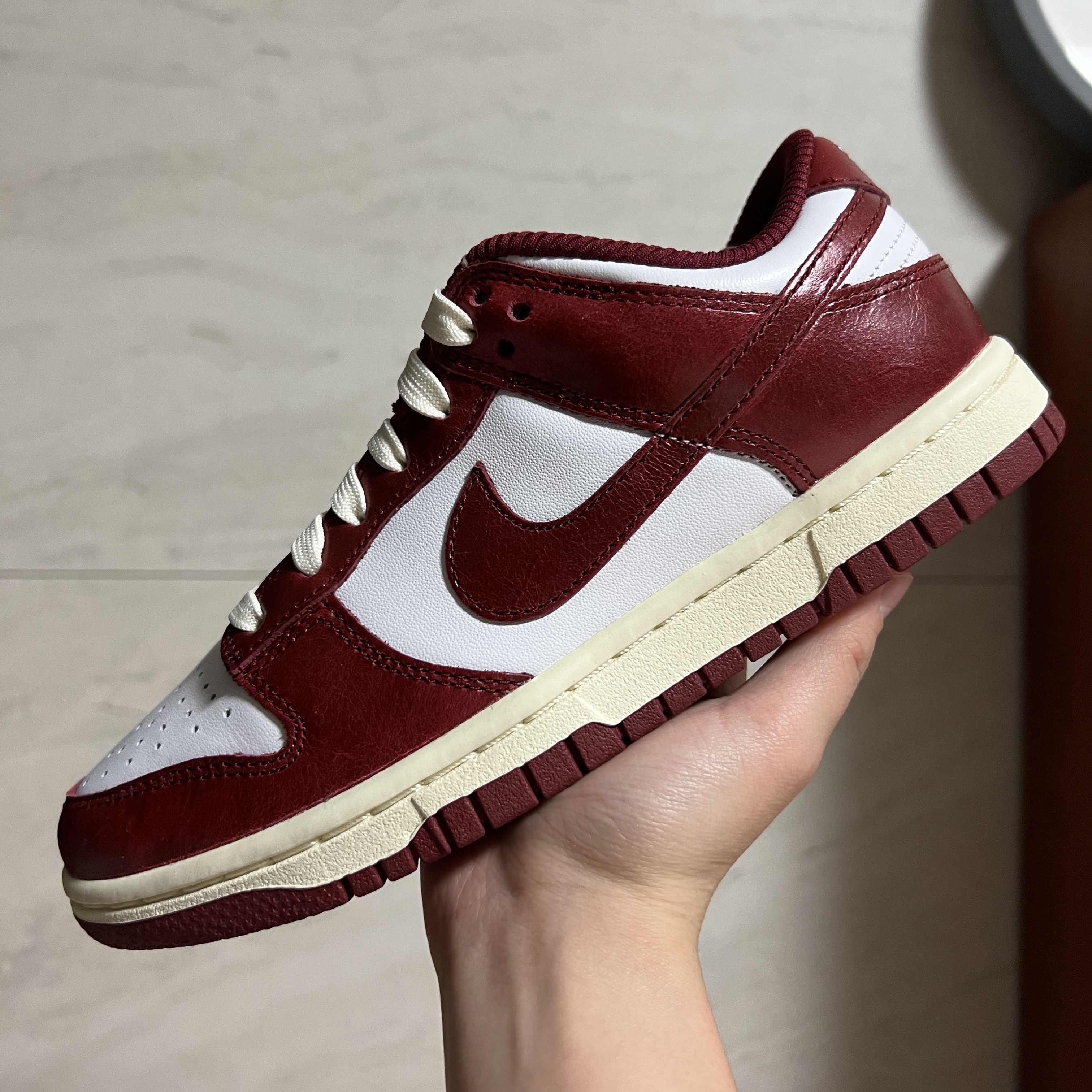 (W) Nike Dunk Low Retro PRM Team Red and White 착용 스타일 - 1
