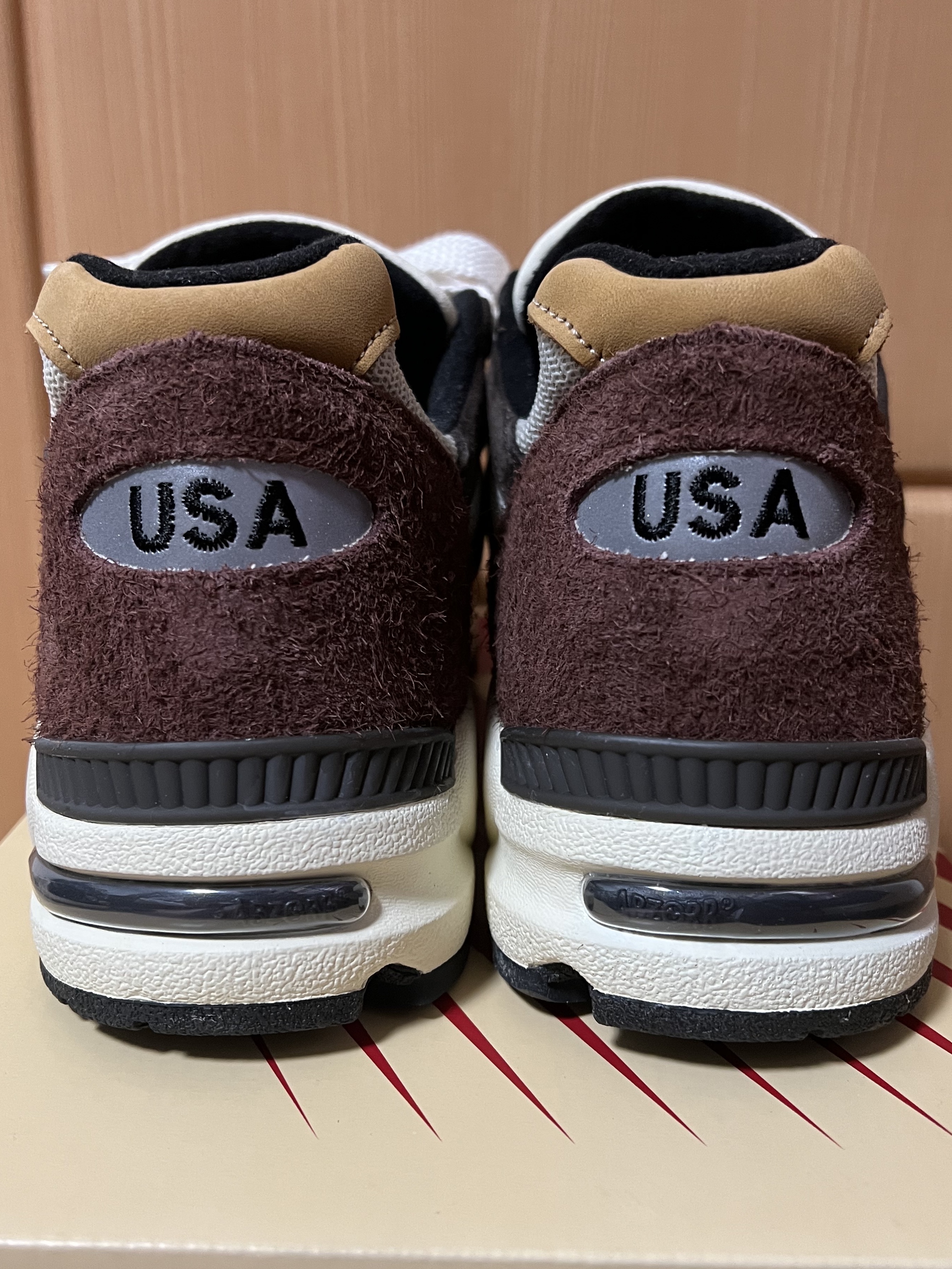 New Balance 990v2 Made in USA Brown Beige 착용 스타일 - 4