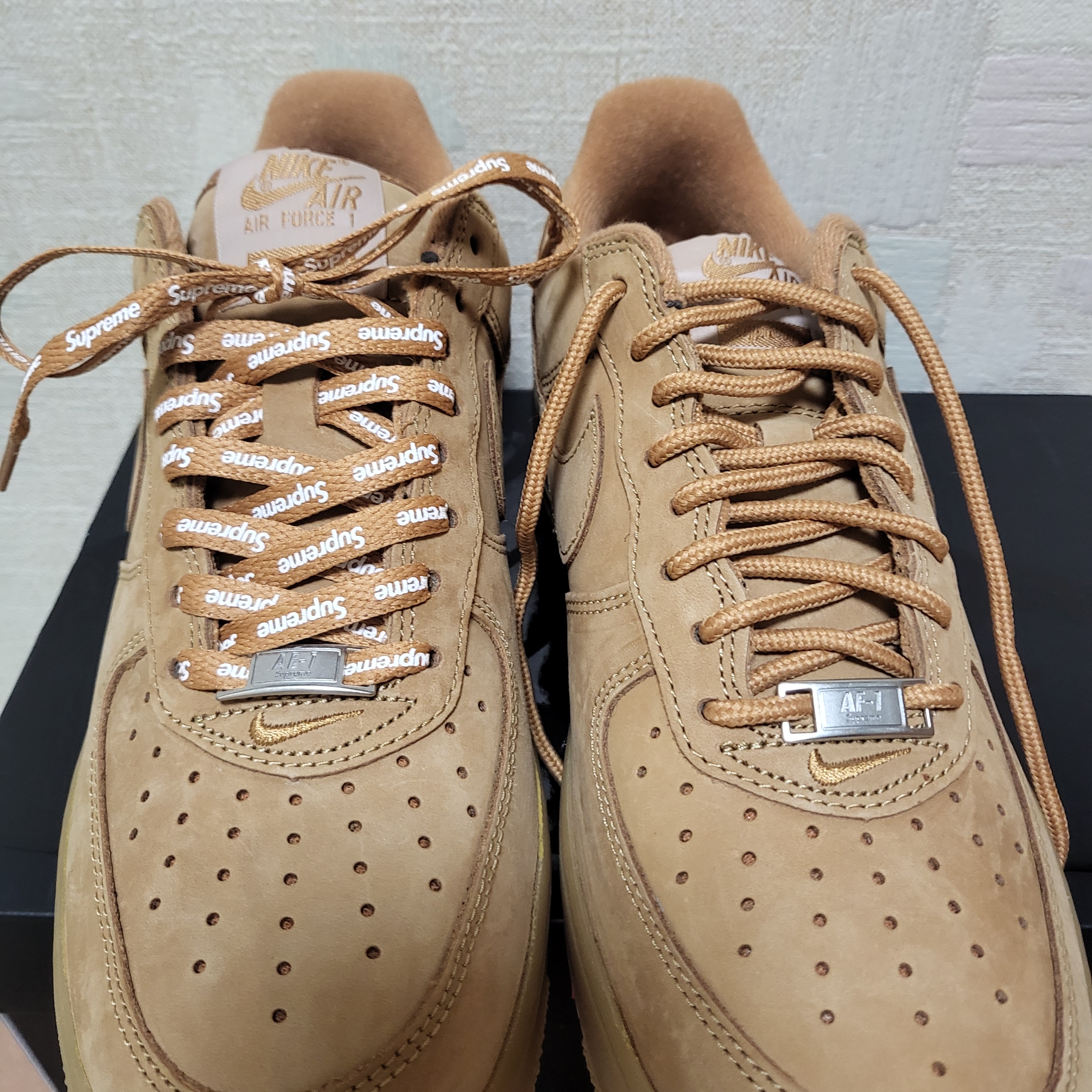 Nike x Supreme Air Force 1 Low Flax 착용 스타일