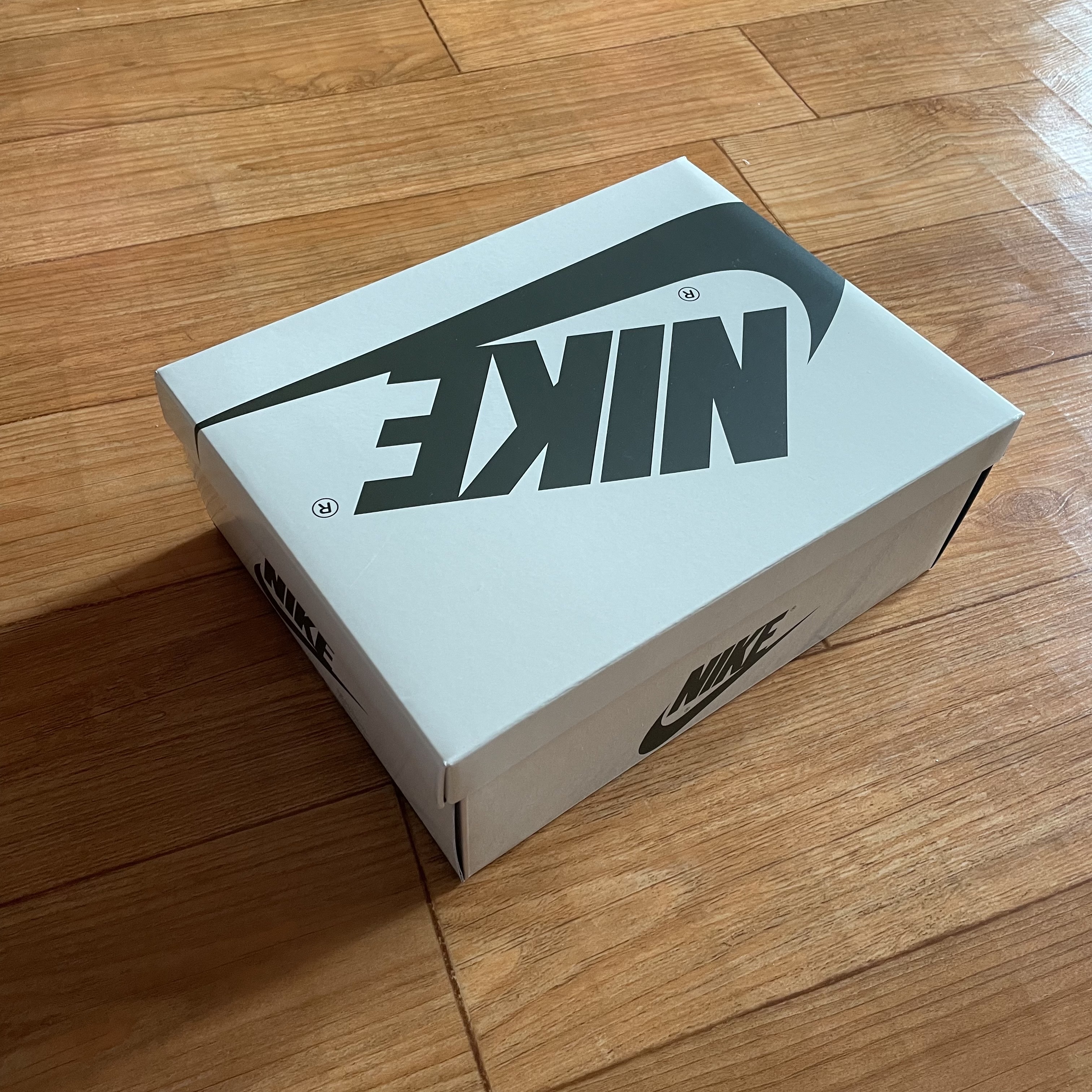 (W) Jordan 1 x Travis Scott Retro Low OG SP Medium Olive 착용 스타일 - 2