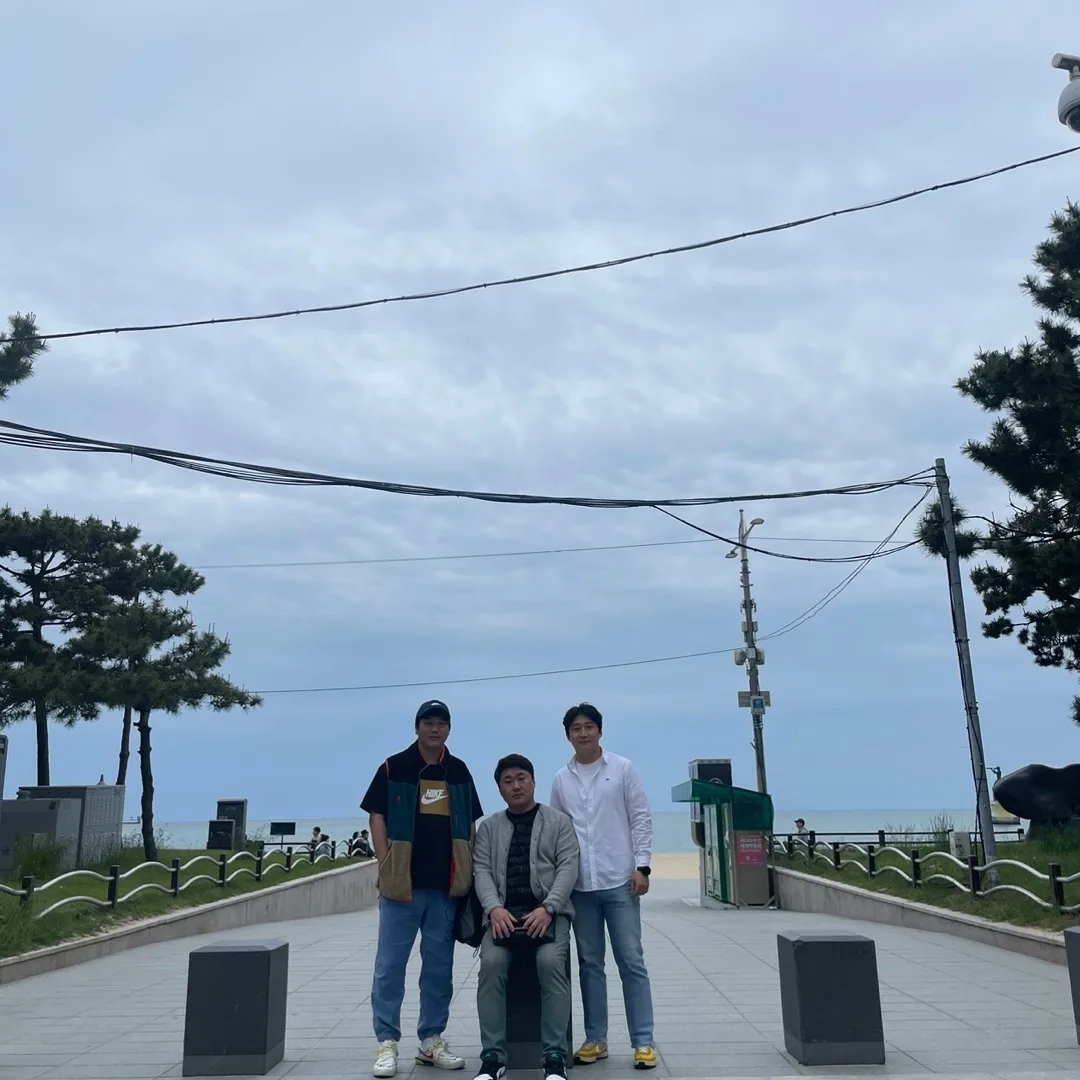 Nike x Off-White Blazer Low '77 White and University Red, Nike NRG ACG Hike Box T-Shirt Black - Asia 착용 스타일