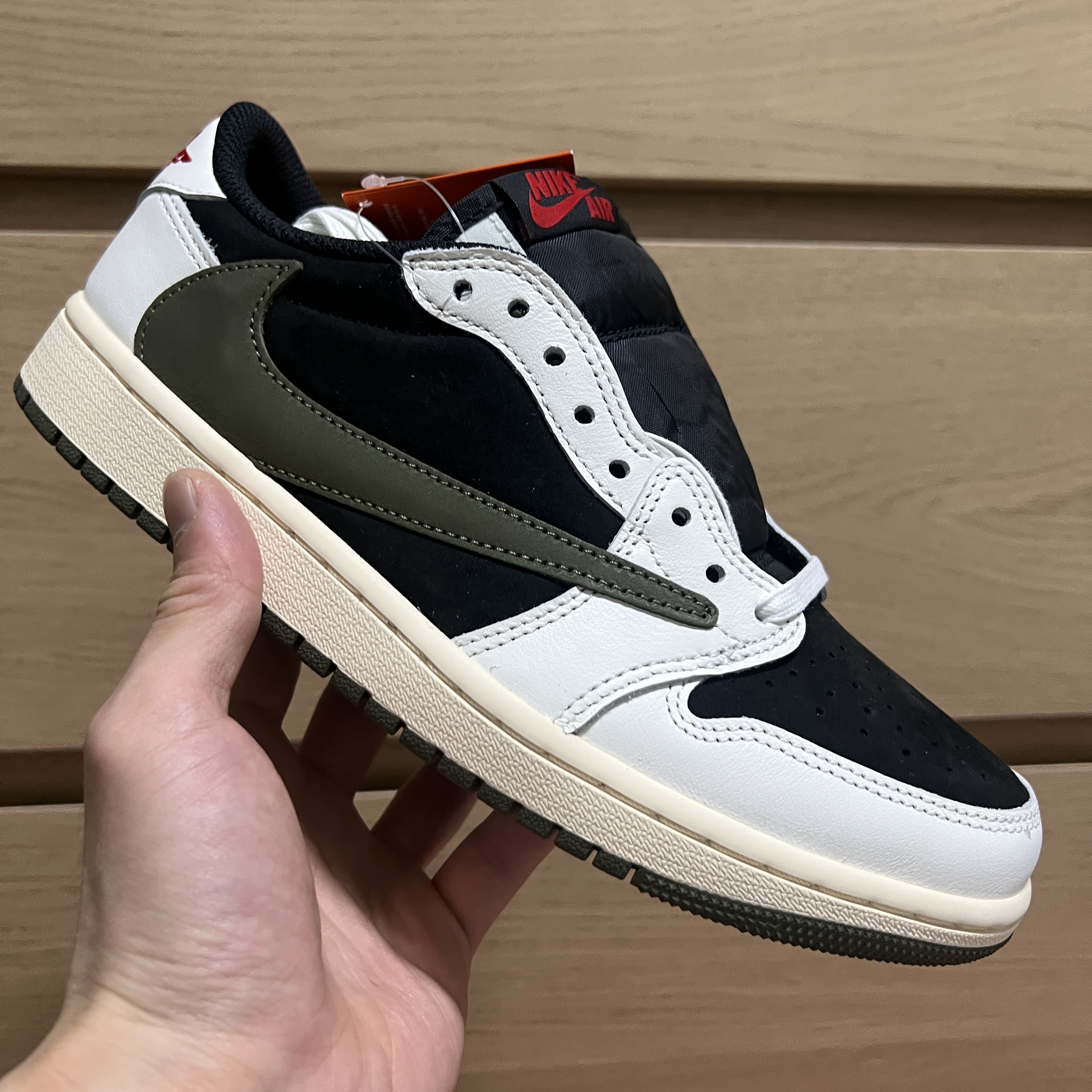 (W) Jordan 1 x Travis Scott Retro Low OG SP Medium Olive 착용 스타일