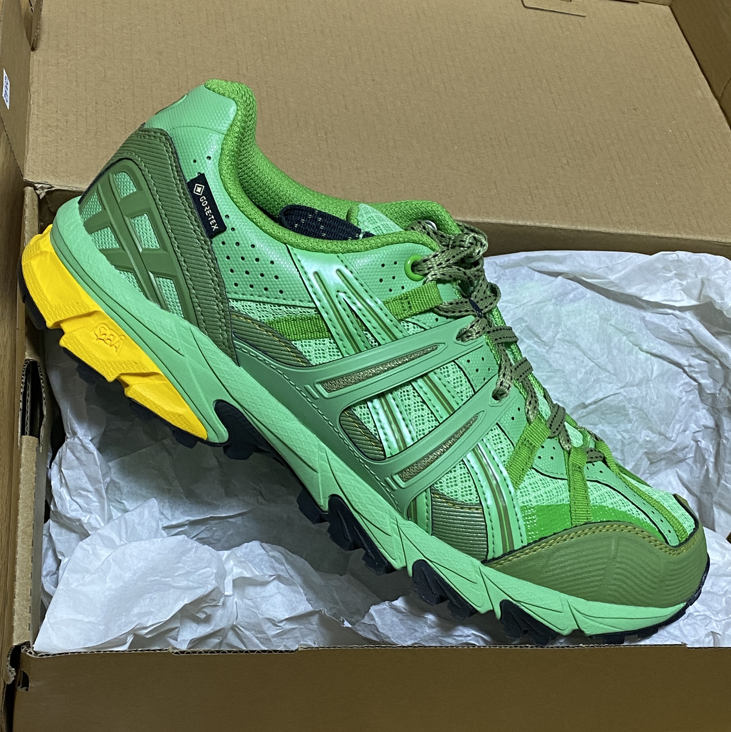 Asics HS4-S Gel-Sonoma 15-50 Gore-Tex Spring Bouquet Blue Graphite 착용 스타일