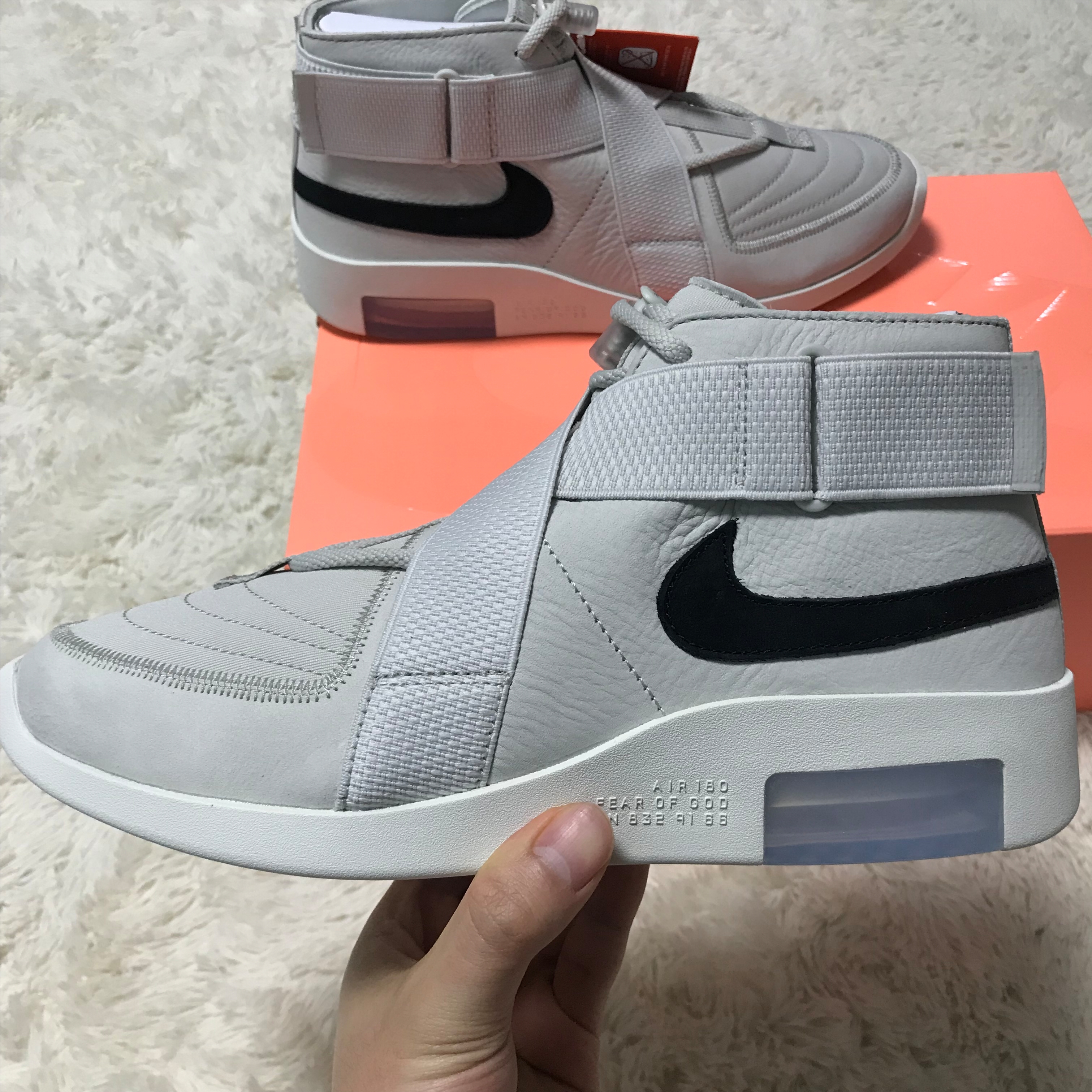 Nike x Fear of God Air Fear of God Raid Light Bone 착용 스타일