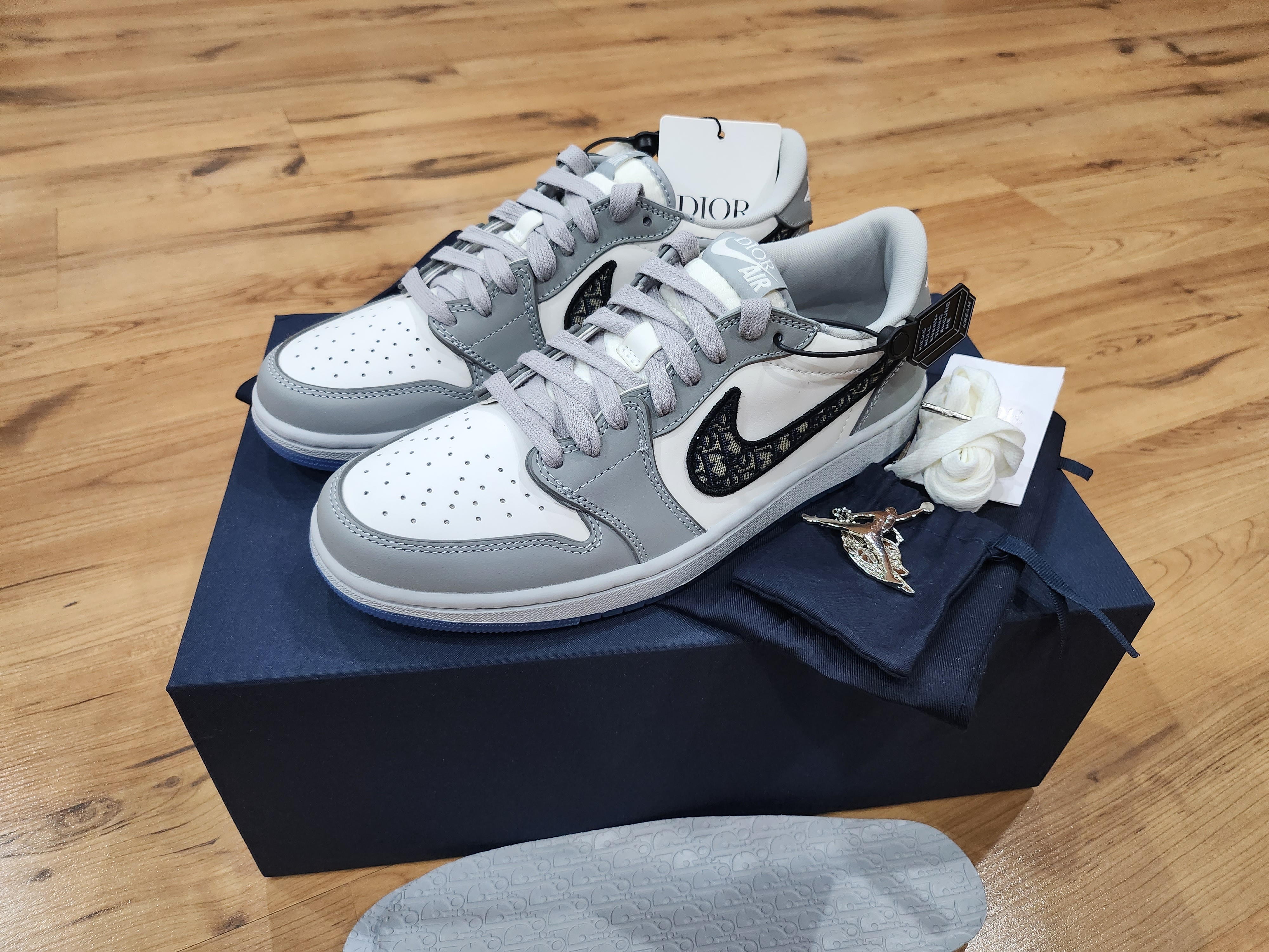 Jordan 1 x Dior Low OG 착용 스타일 - 1