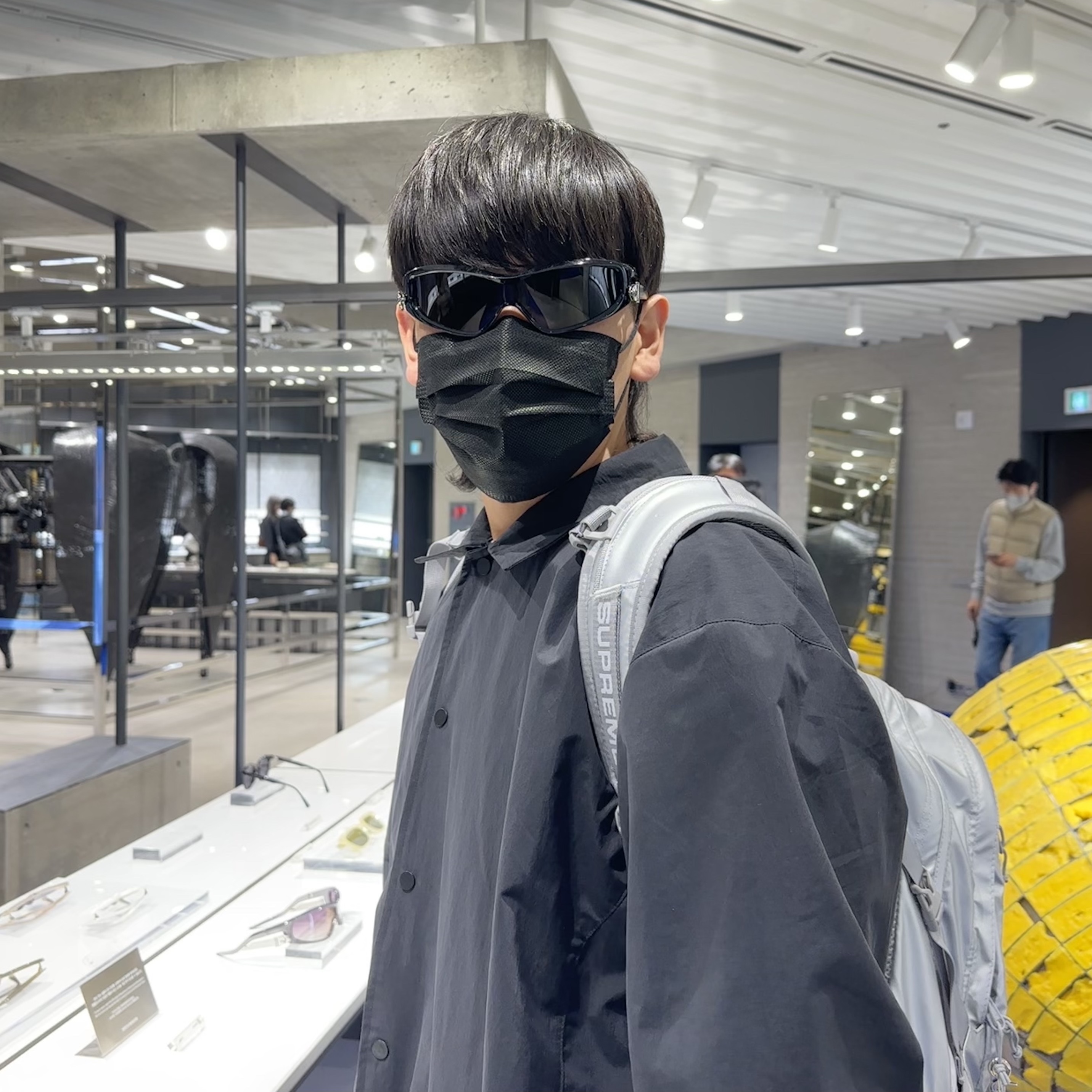 Sansan Gear Coach Jacket Black - 23SS, Supreme Backpack Silver - 22FW 착용 스타일