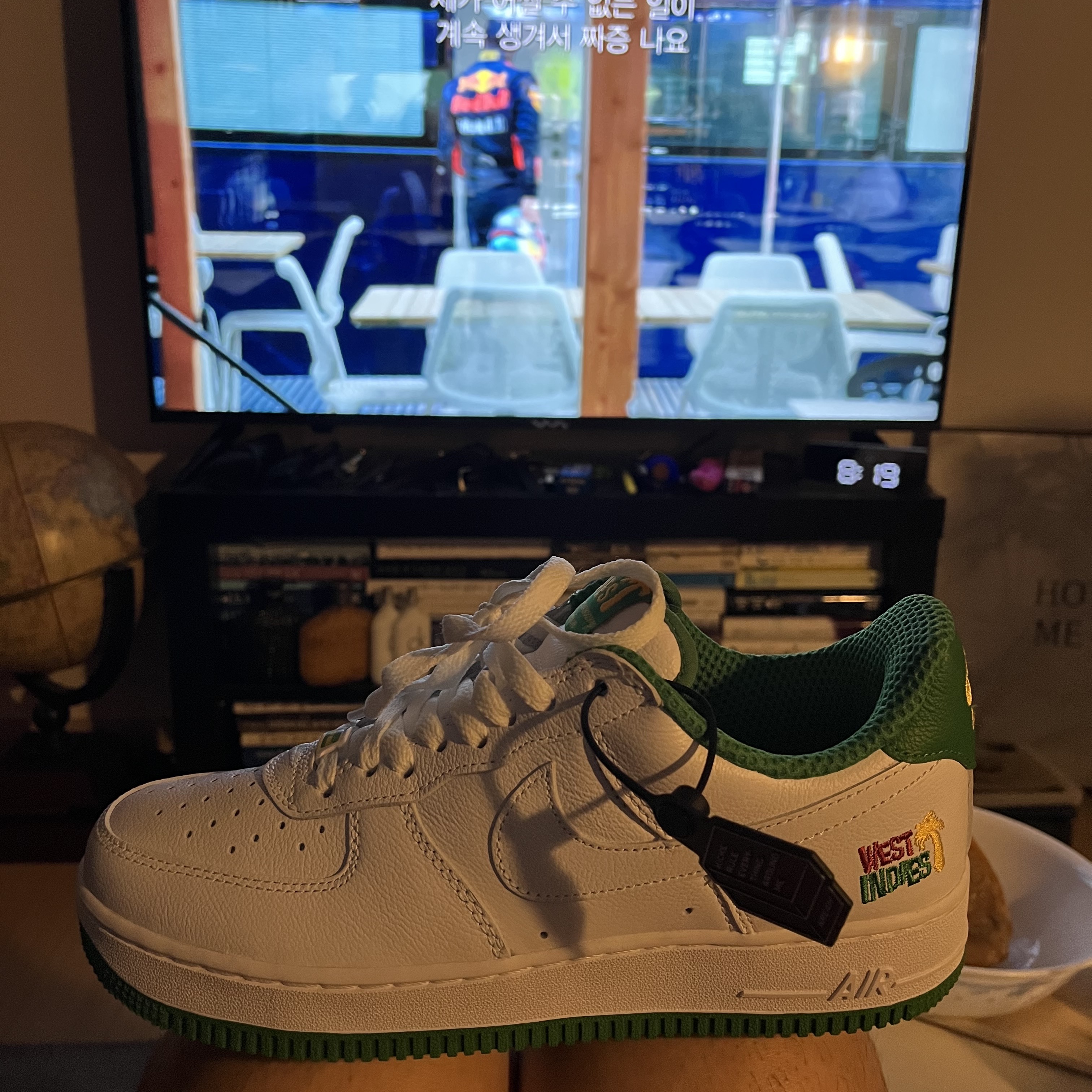 Nike Air Force 1 Low Retro QS West Indies Classic Green 착용 스타일