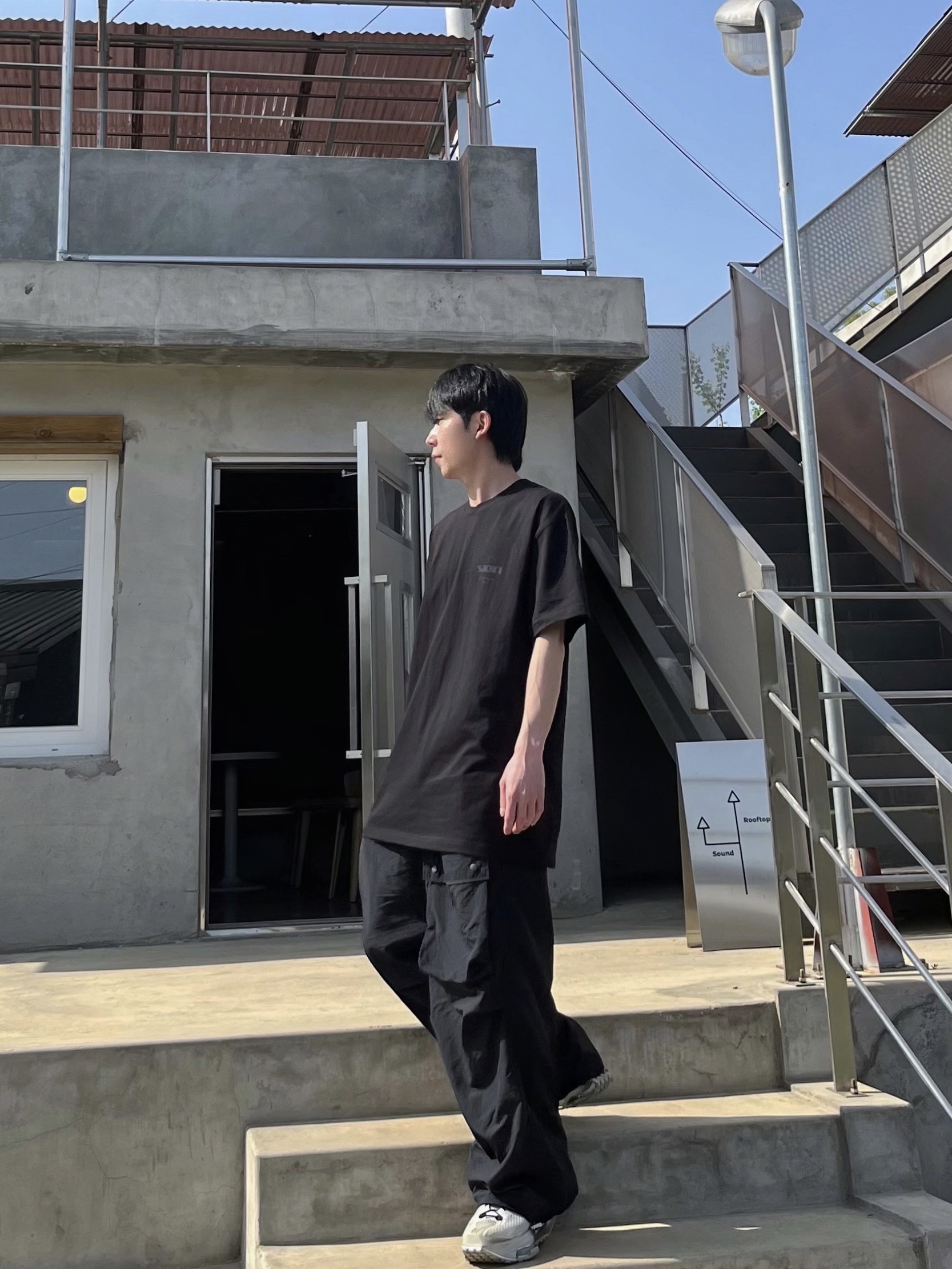 언더마이카 사운드웨이브 더티 코티드 후드 집업 블랙 오일 - 23SS, 나이키 x 매튜 M 윌리엄스 줌 004 스톤 착용 스타일 - 3