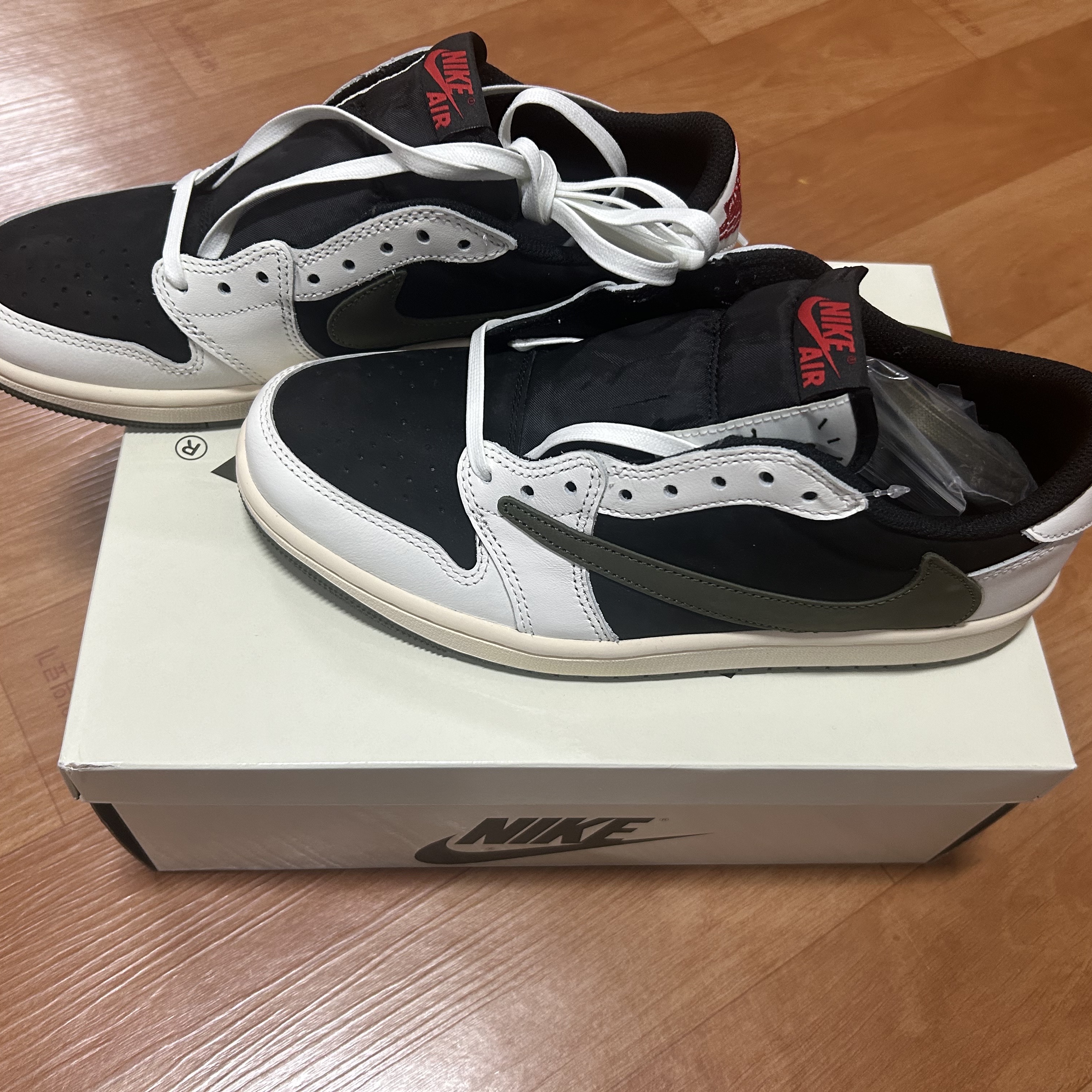 (W) Jordan 1 x Travis Scott Retro Low OG SP Medium Olive 착용 스타일