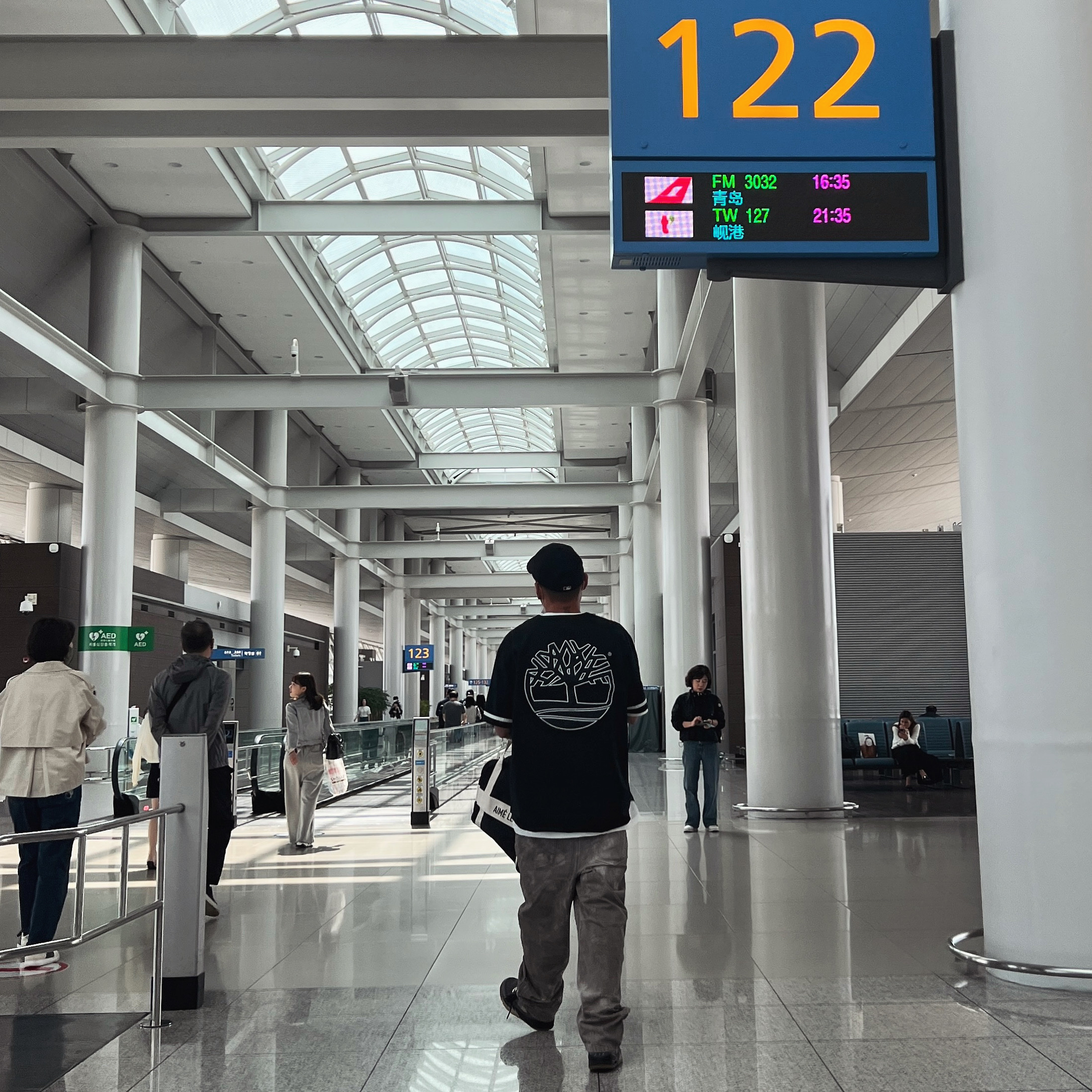 Supreme x Timberland Baseball Jersey Black - 23SS, Jordan 5 x Off-White Retro SP Black Muslin 착용 스타일