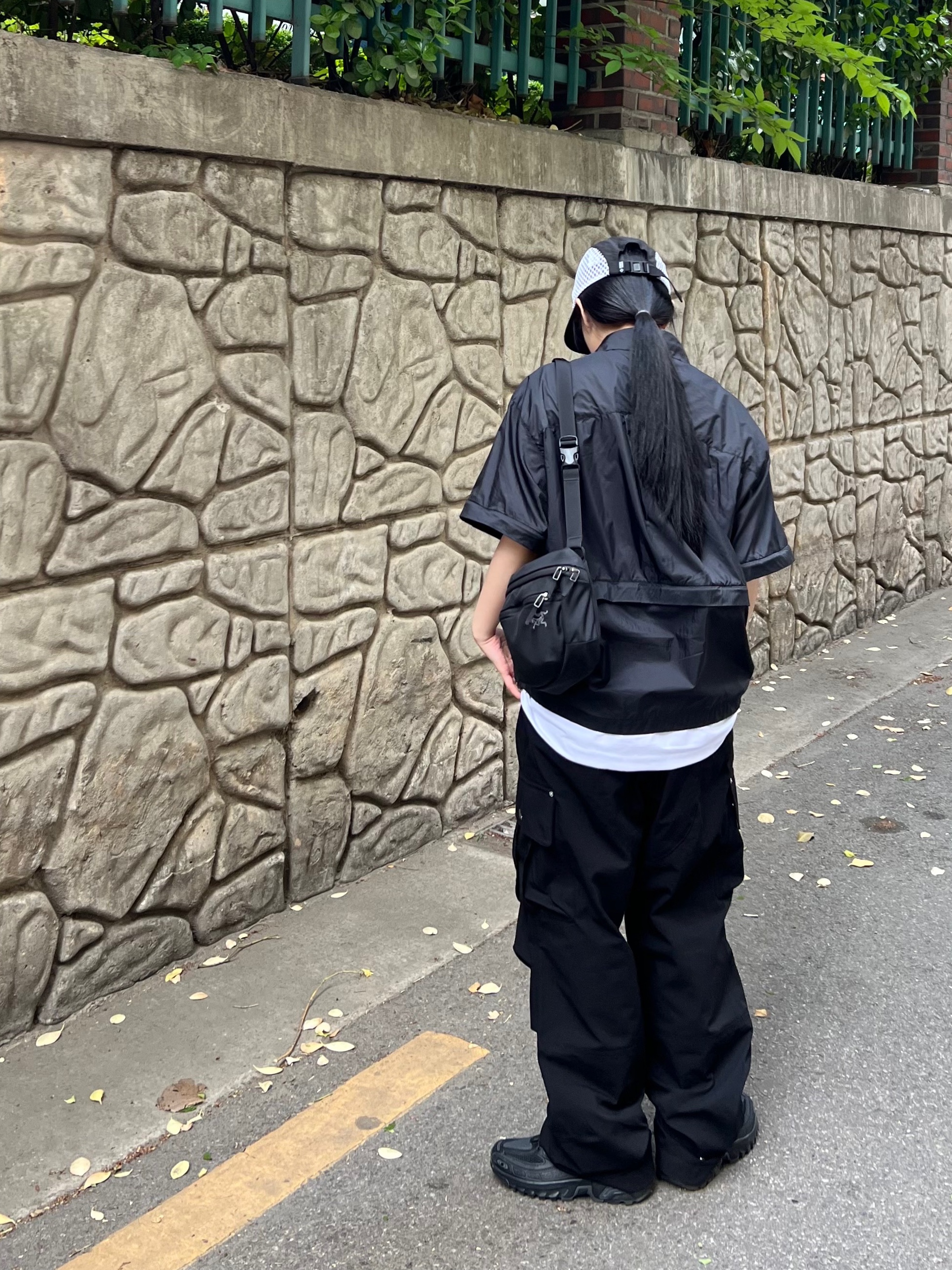 Salomon ACS Pro ADV Triple Black, Arc'teryx Mantis 2 Waistpack Black 착용 스타일 - 1