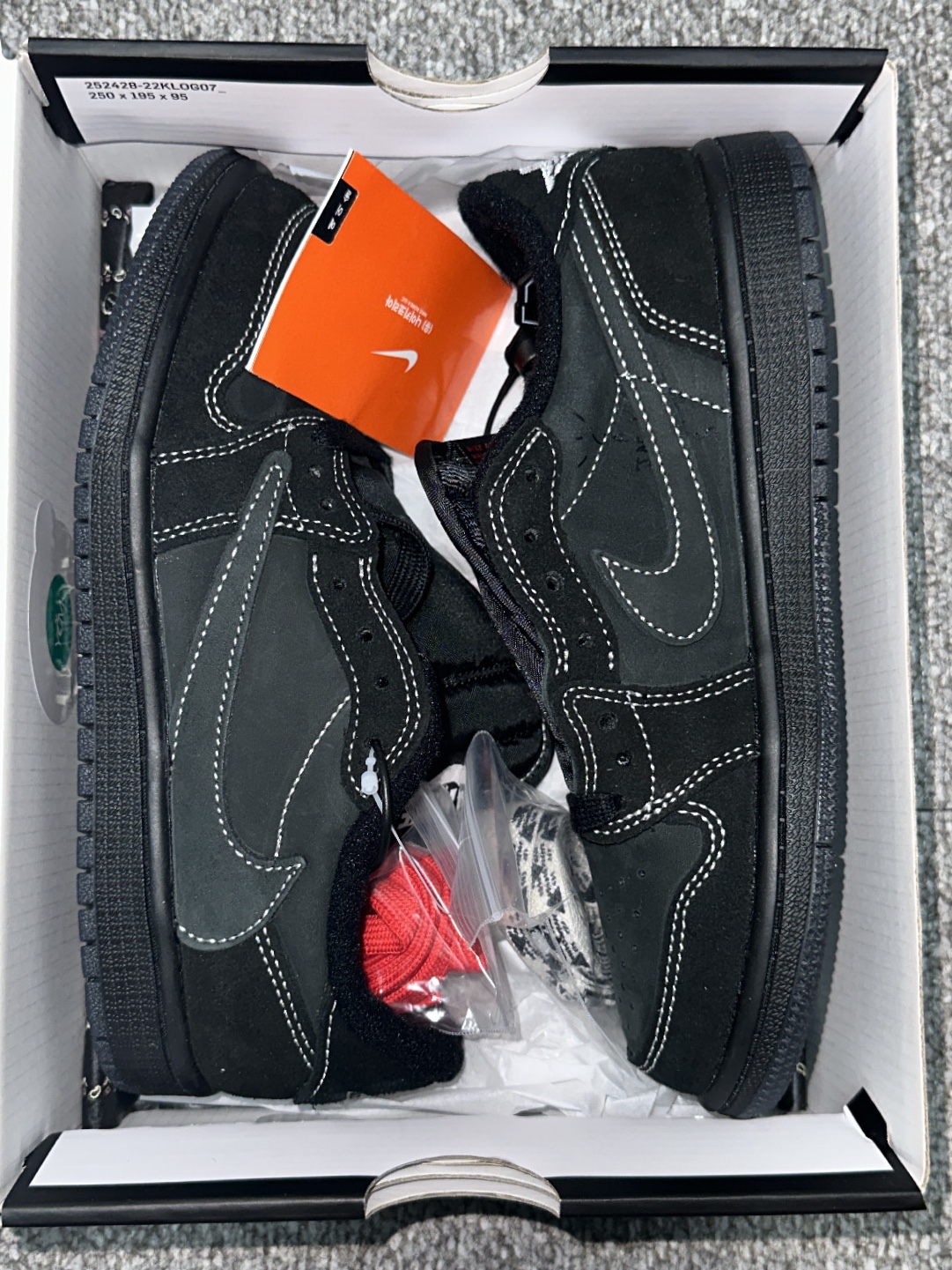 Jordan 1 x Travis Scott Retro Low OG SP Black Phantom 착용 스타일