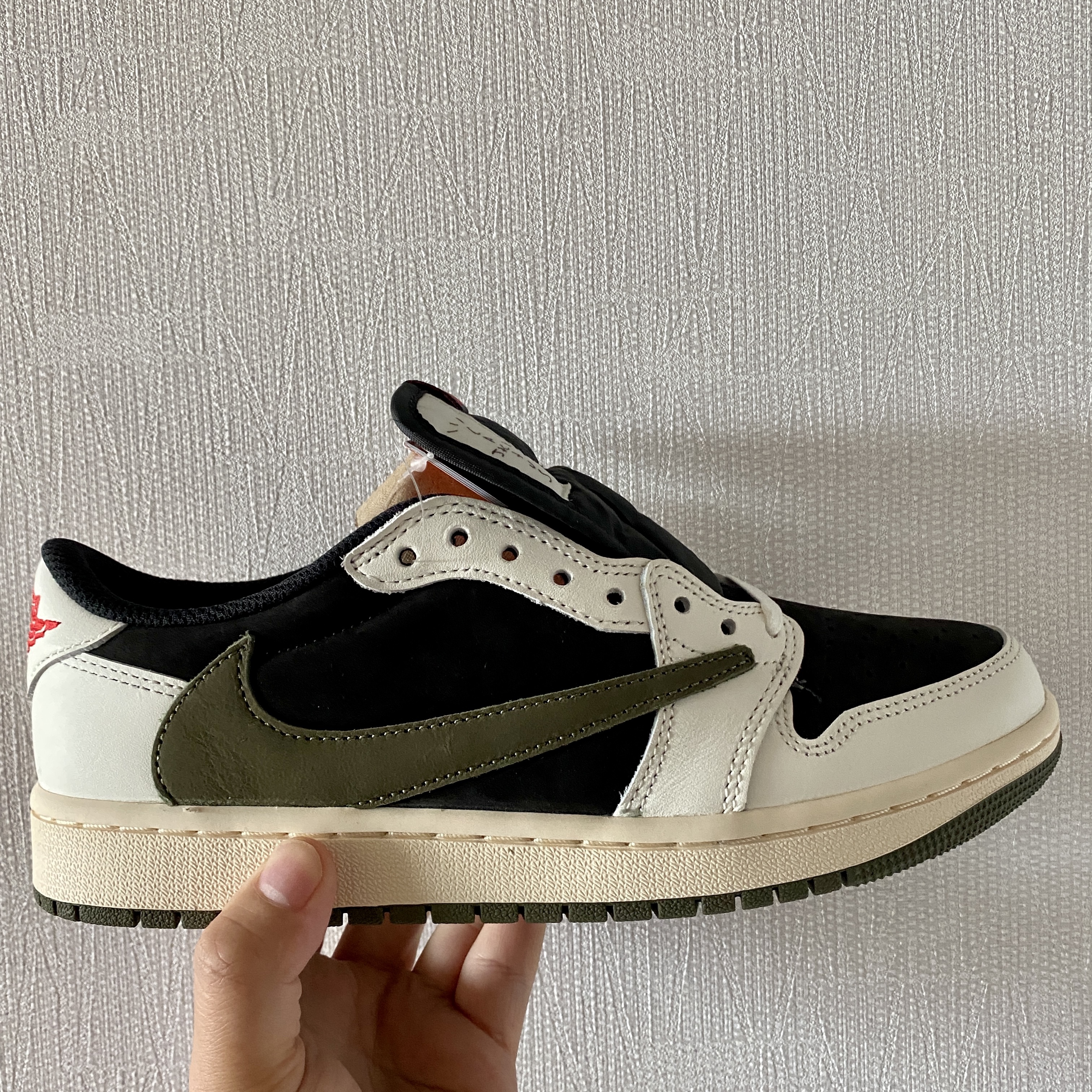 (W) Jordan 1 x Travis Scott Retro Low OG SP Medium Olive 착용 스타일